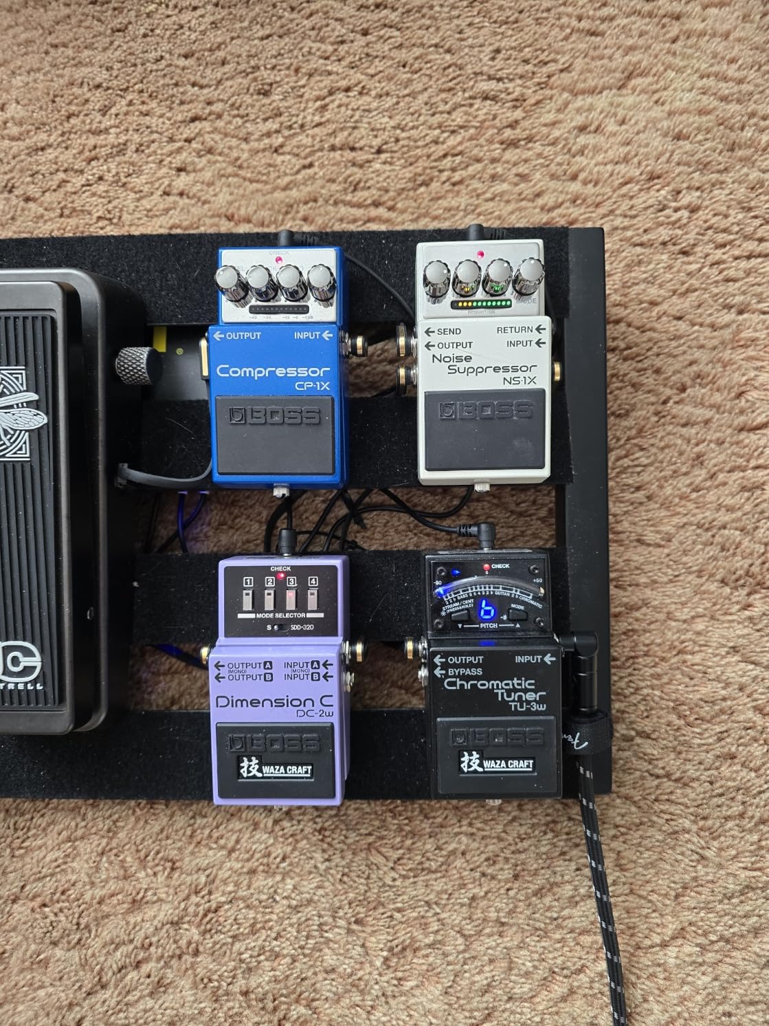 BOSS TU-3W Waza Craft Compact Chromatic Tuner | Enhanced with Waza Innovation & Craftsmanship | Superior Tuning for Guitar and Bass | 21-Segment Blue LED Meter | Accu-Pitch Sign Function customer photo 1