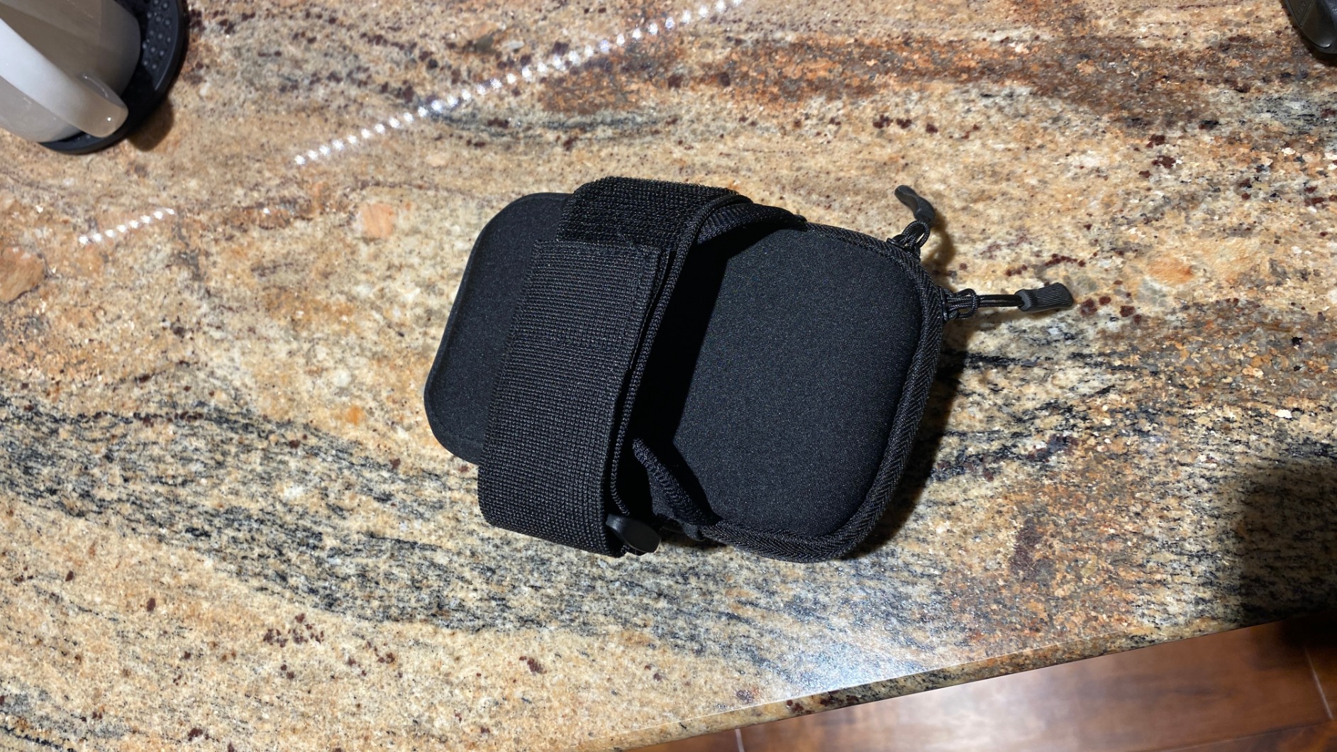 Phone Holder for Running Armband iPhone 17 16 16e 15 14 13 12 11 Pro Max XS XR Plus Mini Galaxy Ultra S26 S25 S24 S23 S22 S21 Note 20 10 Pouch Bag, Arm Band Sleeve Fit Sport Gym Hiking Black customer photo 2