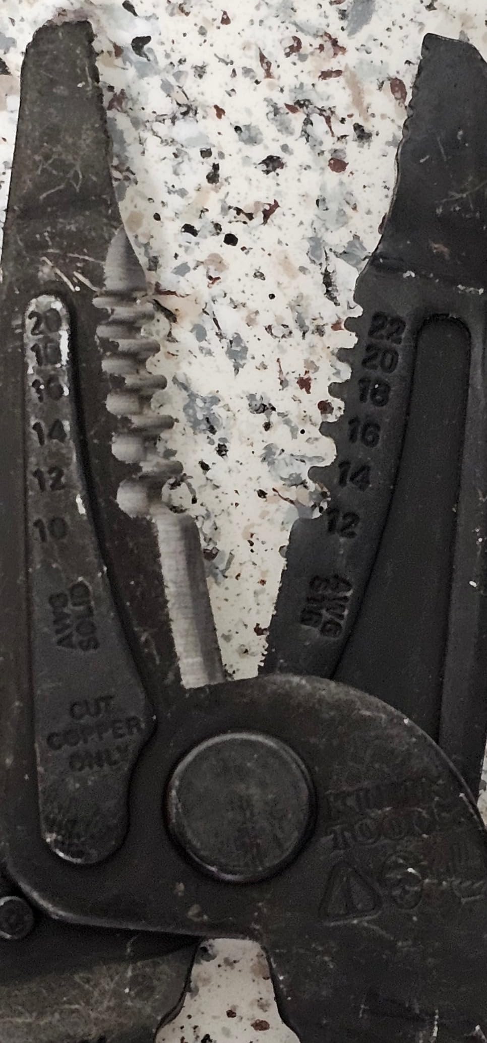 Klein Tools 1009 Multi Tool, Wire Stripper/Crimper/Wire Cutter, Made in USA, Long-Nose Multi-Purpose Electrician Tool customer photo 1