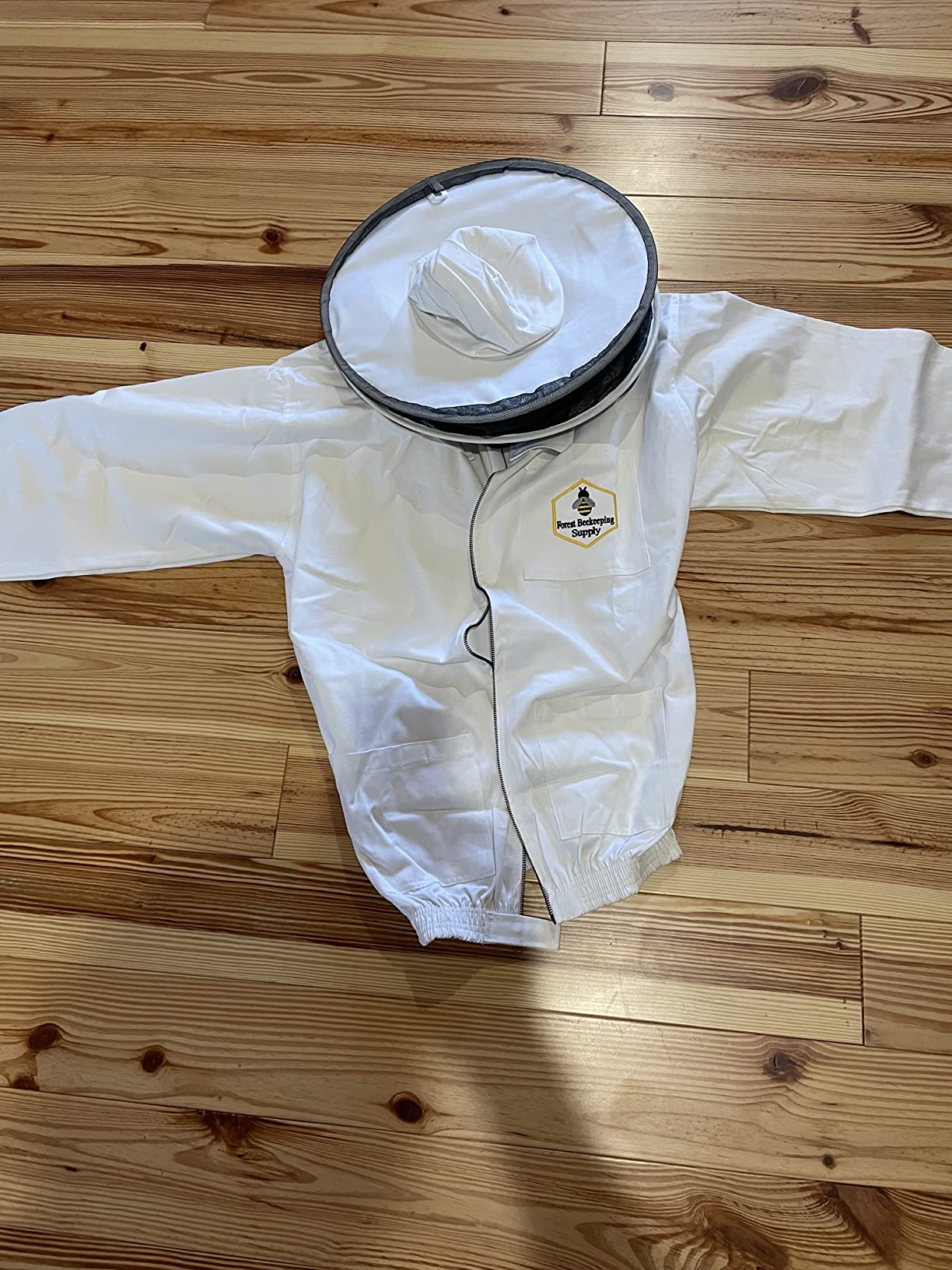 Professional Bee Suit for Men and Women, Beekeeping Suit with Bee gloves, 100% Cotton Beekeeping Suits Outfit for Hobbyists, Backyard & Commercial keepers - XL customer photo 1