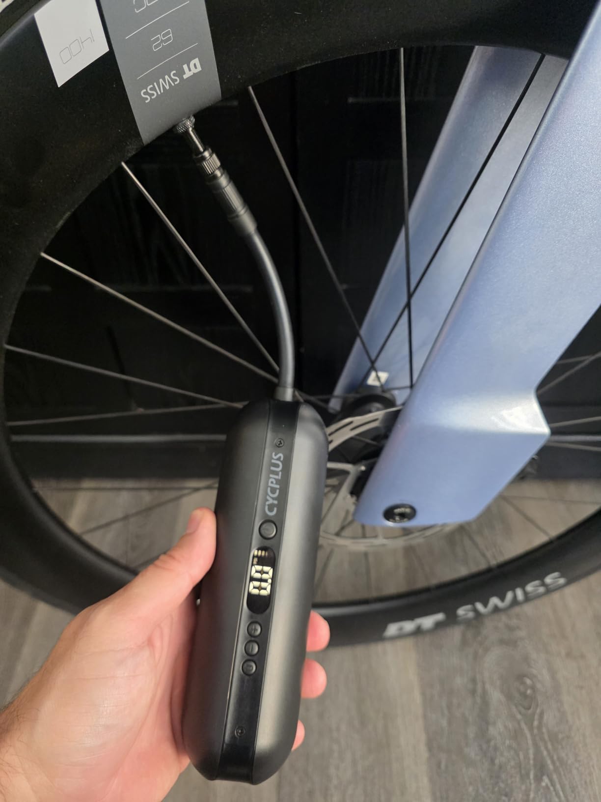 CYCPLUS Electric Air Compressor Portable Bicycle Pump Car Tire Inflator, Max 150 PSI, Auto Shut-Off Air Pump with Presta and Schrader Valves for All Bicycles Motorcycles and Cars customer photo 2