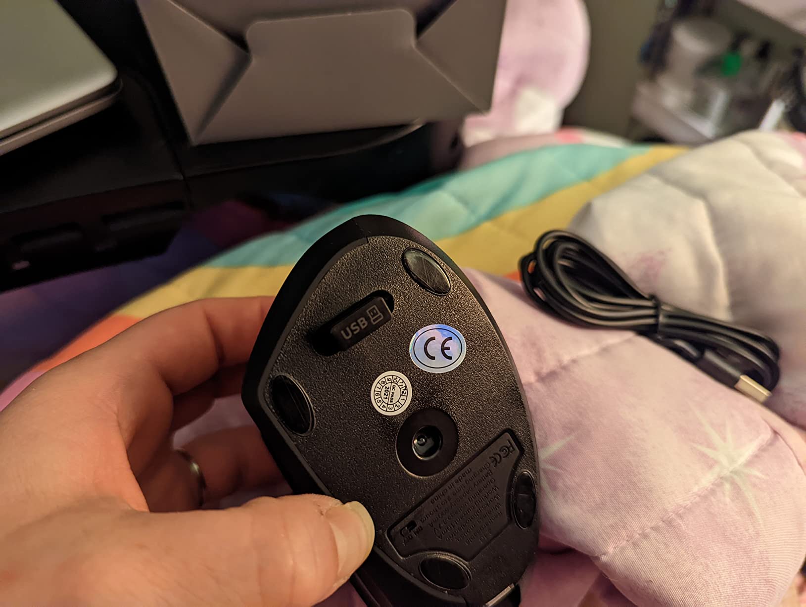 Ergonomic Mouse, LEKVEY Vertical Wireless Mouse - Rechargeable 2.4G Optical Vertical Mice: 3 Adjustable DPI 800/1200/1600 Levels 6 Buttons, for Laptop, Mac, PC, Computer, Desktop, Notebook etc, Black customer photo 1