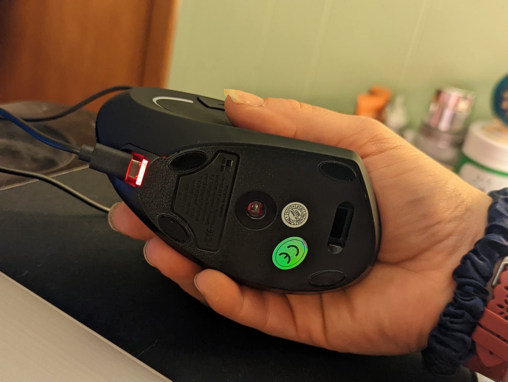 Ergonomic Mouse, LEKVEY Vertical Wireless Mouse - Rechargeable 2.4G Optical Vertical Mice: 3 Adjustable DPI 800/1200/1600 Levels 6 Buttons, for Laptop, Mac, PC, Computer, Desktop, Notebook etc, Black customer photo 2