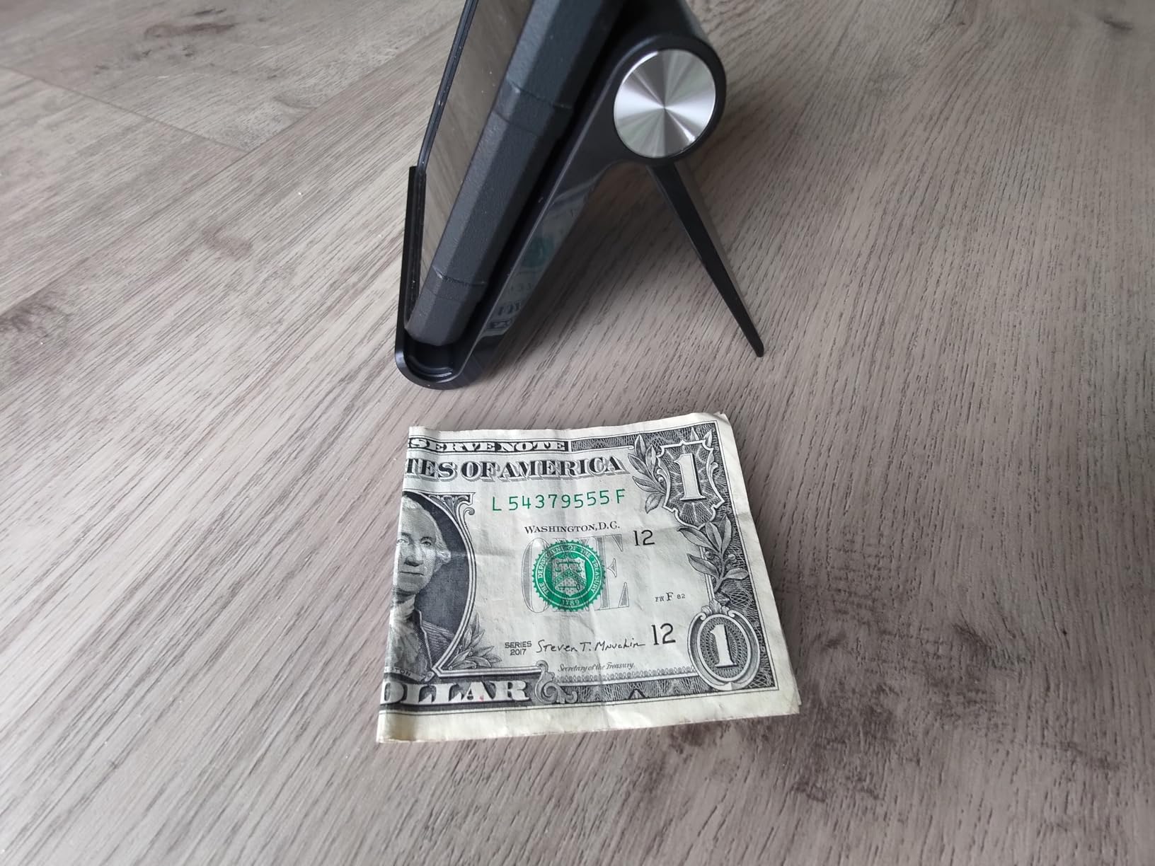 UGREEN Cell Phone Stand Holder for Desk Adjustable Compatible with iPhone 13 12 Pro Max 11 SE XS XR 8 Plus 6 7 Galaxy Note20 S20 S10 S9 S8 Foldable Black customer photo 1