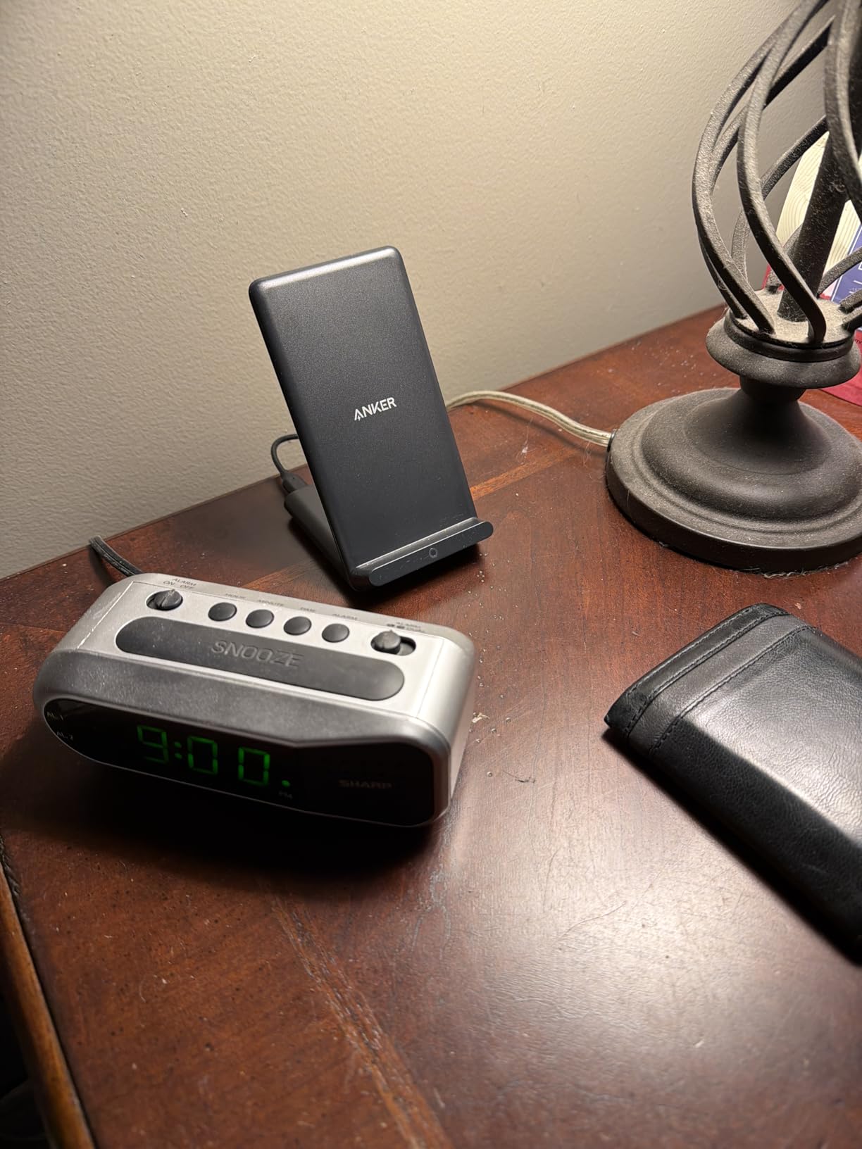 Anker 313 Wireless Charger (Stand), Qi-Certified for iPhone 17/17/17 Pro/17 Pro Max/15/14/13, 10W Fast-Charging Galaxy S23 S22 S21(No AC Adapter) customer photo 1