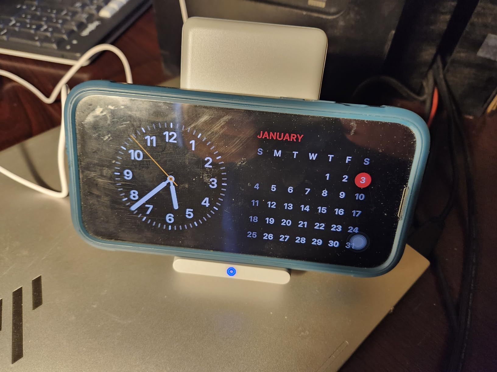 Anker 313 Wireless Charger (Stand), Qi-Certified for iPhone 17/17/17 Pro/17 Pro Max/15/14/13, 10W Fast-Charging Galaxy S23 S22 S21(No AC Adapter) customer photo 2