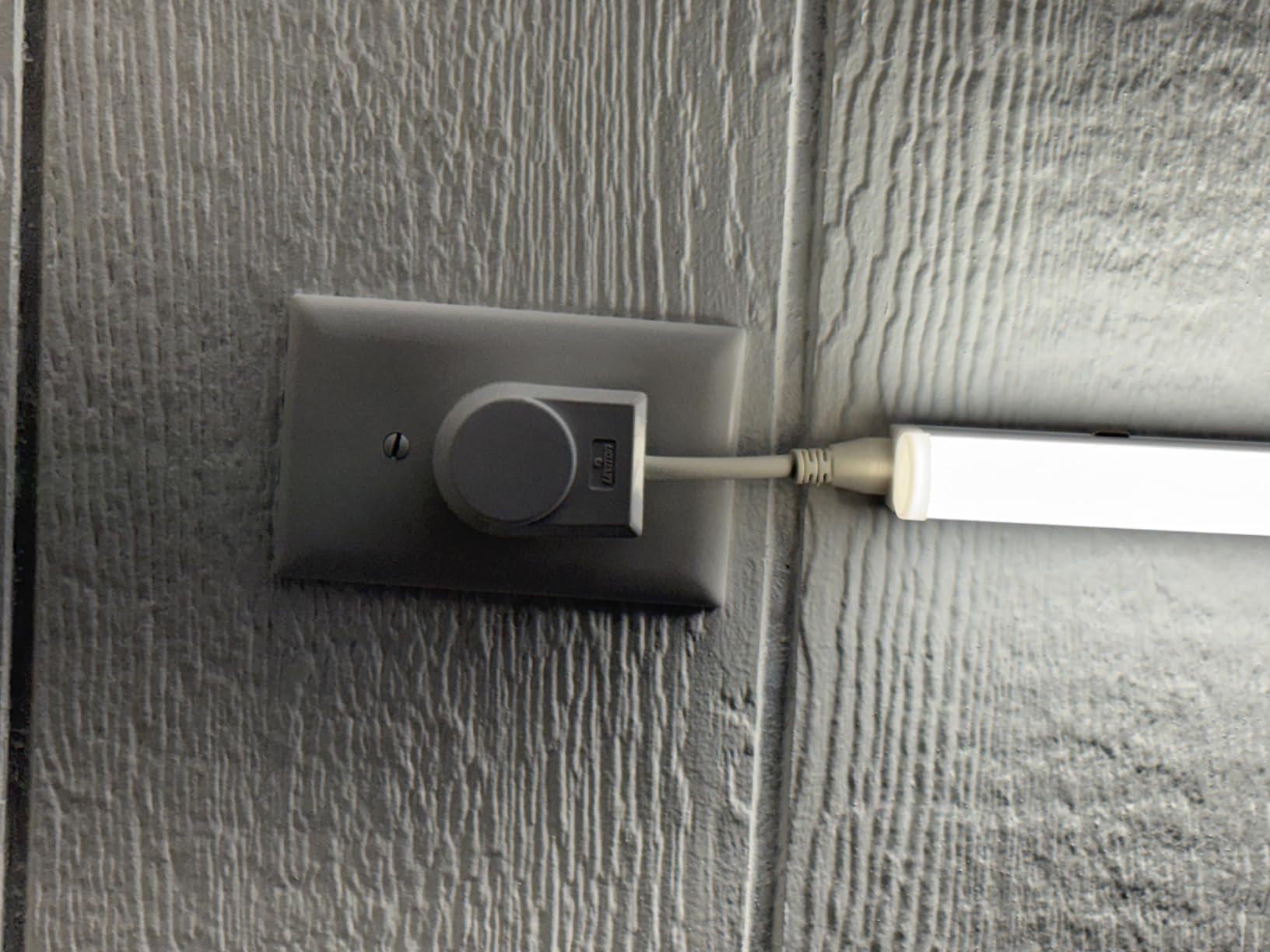 Barrina LED T5 Integrated Single Fixture, 4FT, 2200lm, 6500K (Super Bright White), 20W, Utility Shop Light, Ceiling and Under Cabinet Light, ETL Listed, Corded Electric with ON/Off Switch, 8 Pack customer photo 1