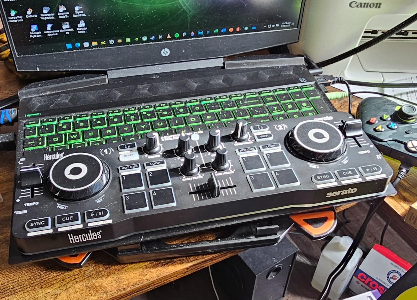 Hercules DJControl Starlight | Pocket USB DJ Controller with Serato DJ Lite, Touch-Sensitive Jog Wheels, Built-in Sound Card and Built-in Light Show customer photo 1