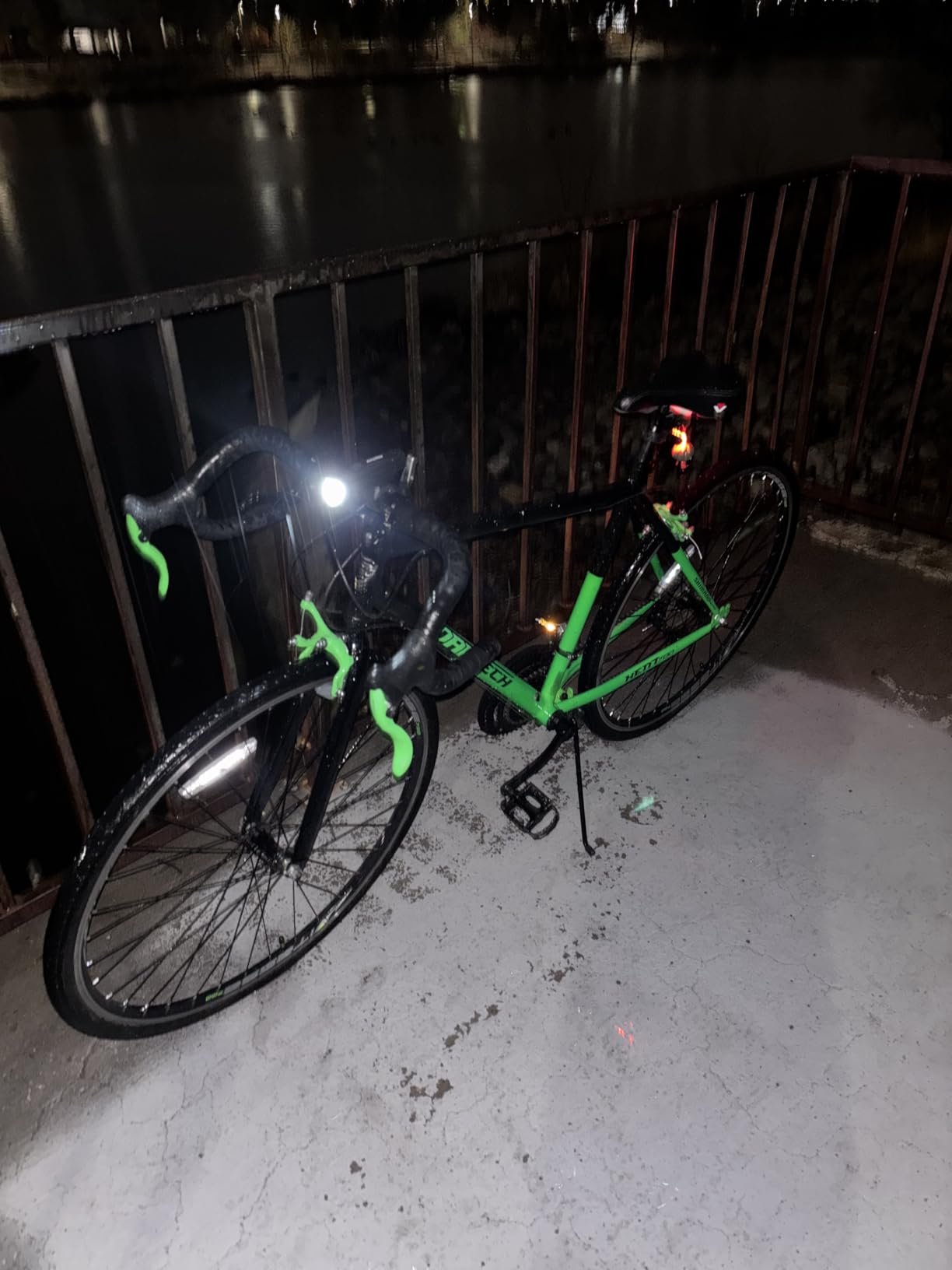 Ascher Ultra Bright USB Rechargeable Bike Light Set, Powerful Bicycle Front Headlight and Back Taillight, 4 Light Modes, Easy to Install for Men Women Kids Road Mountain Cycling Black customer photo 1