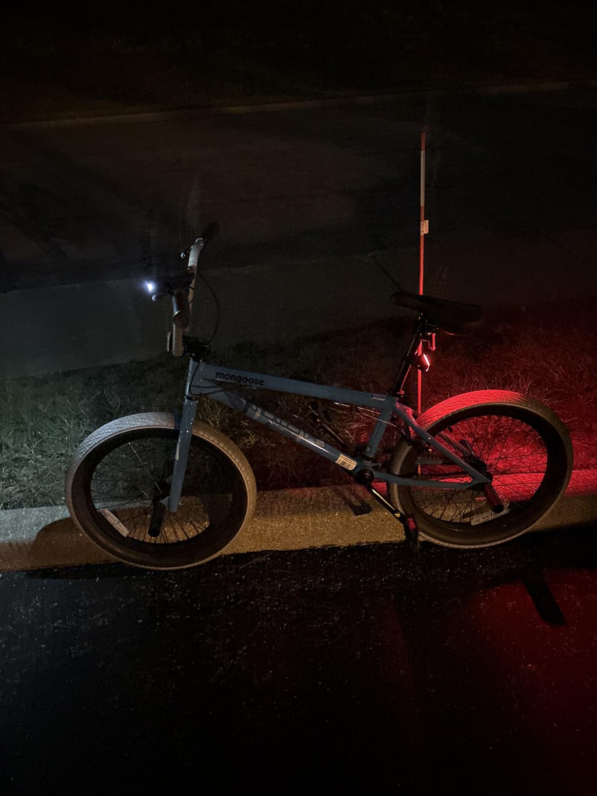 Ascher Ultra Bright USB Rechargeable Bike Light Set, Powerful Bicycle Front Headlight and Back Taillight, 4 Light Modes, Easy to Install for Men Women Kids Road Mountain Cycling Black customer photo 2