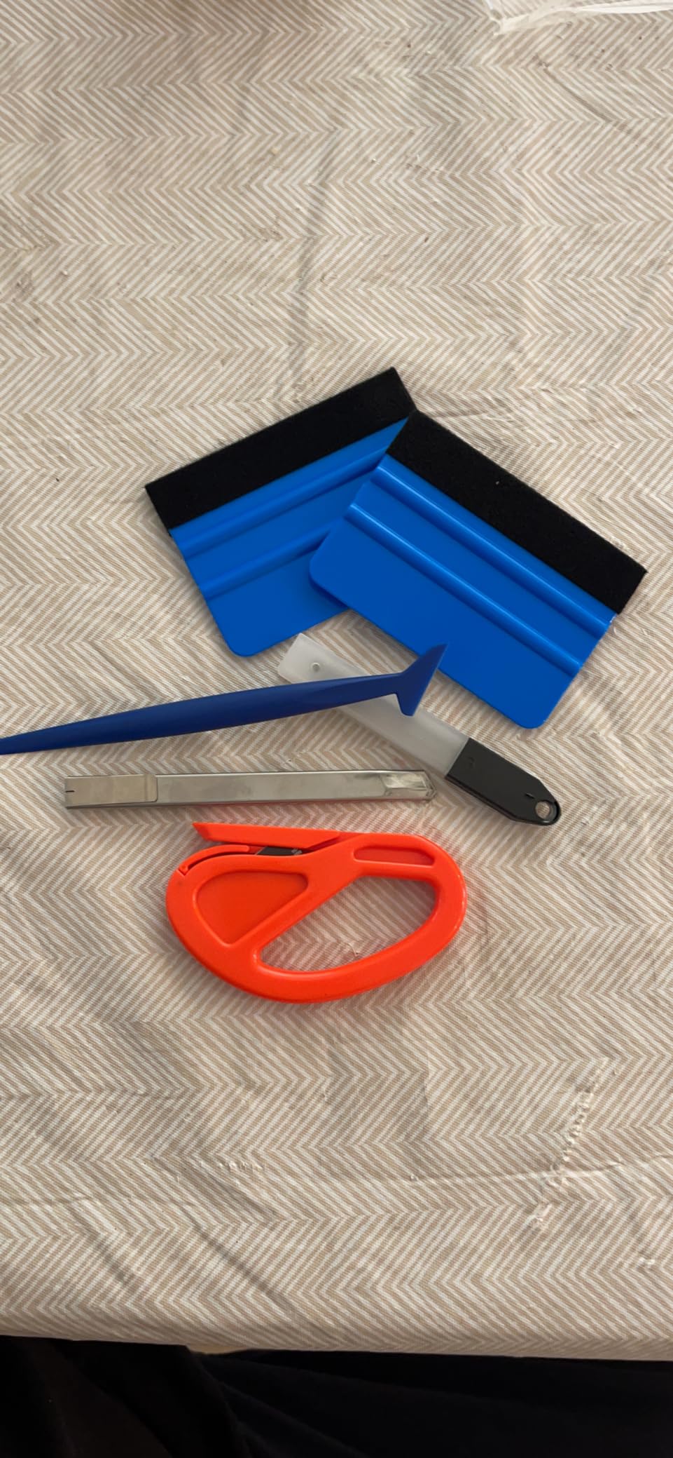 Gomake Vehicle Vinyl Wrap Tool Kit Window Tinting Tool Include 4 Inch Felt Squeegee, Retractable 9mm Utility Knife and Blades, Zippy Vinyl Cutter and Mini Go Corner Squeegee for Car Wrapping customer photo 2