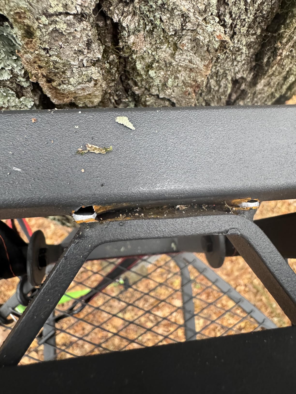 Big Game Captain XC Hang-On Treestand, Lightweight Steel Construction with 14 x 8 in. Flip-Back Flex-Tek Seat, 300 lbs Weight Rating customer photo 2