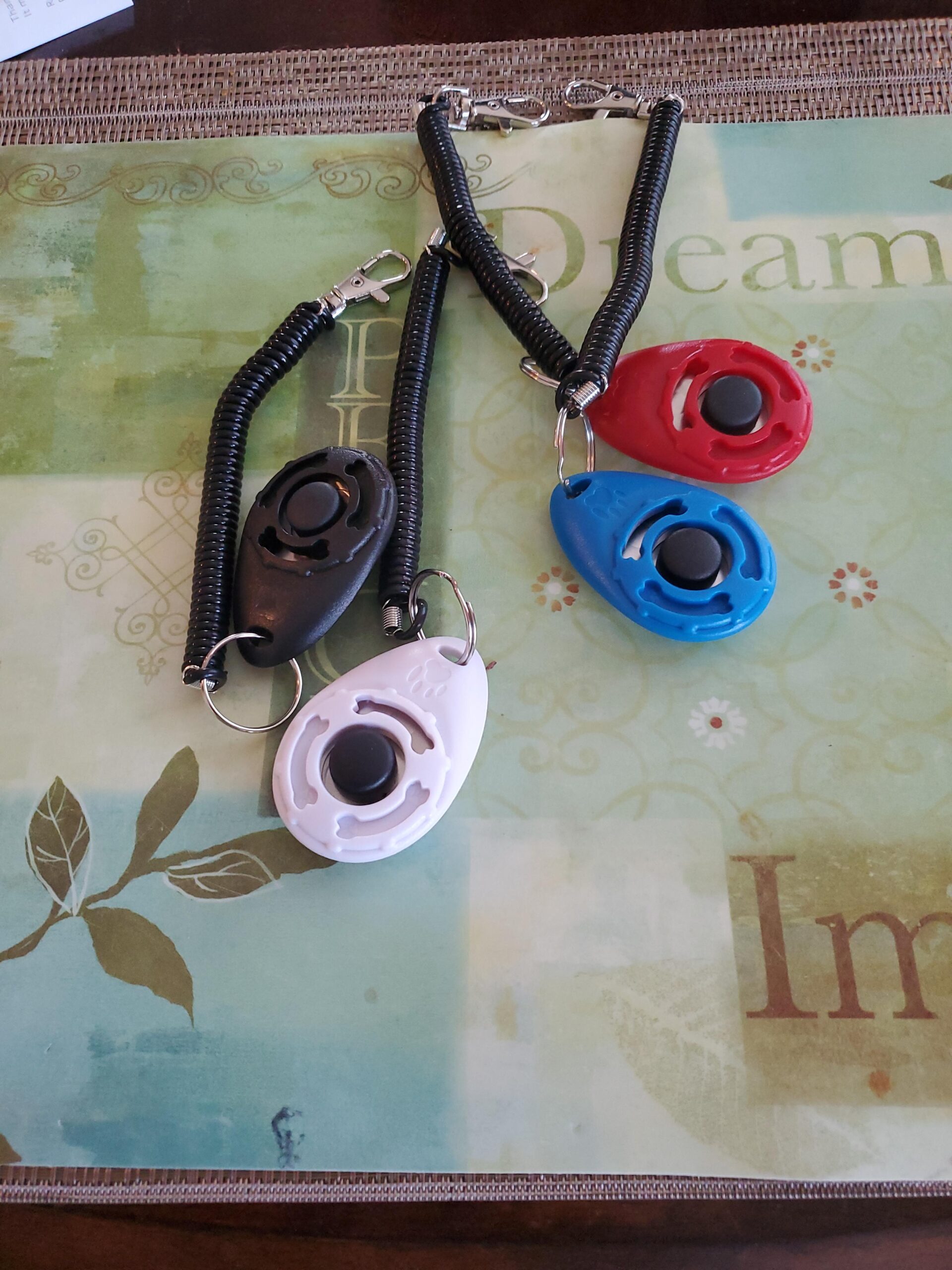 Ruconla- 4 Pack Dog Training Clicker with Wrist Strap, Pet Training Clicker Set customer photo 1