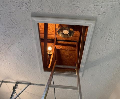 iLIVING HYBRID Ready Smart Thermostat Solar Roof Attic Exhaust Fan, 14