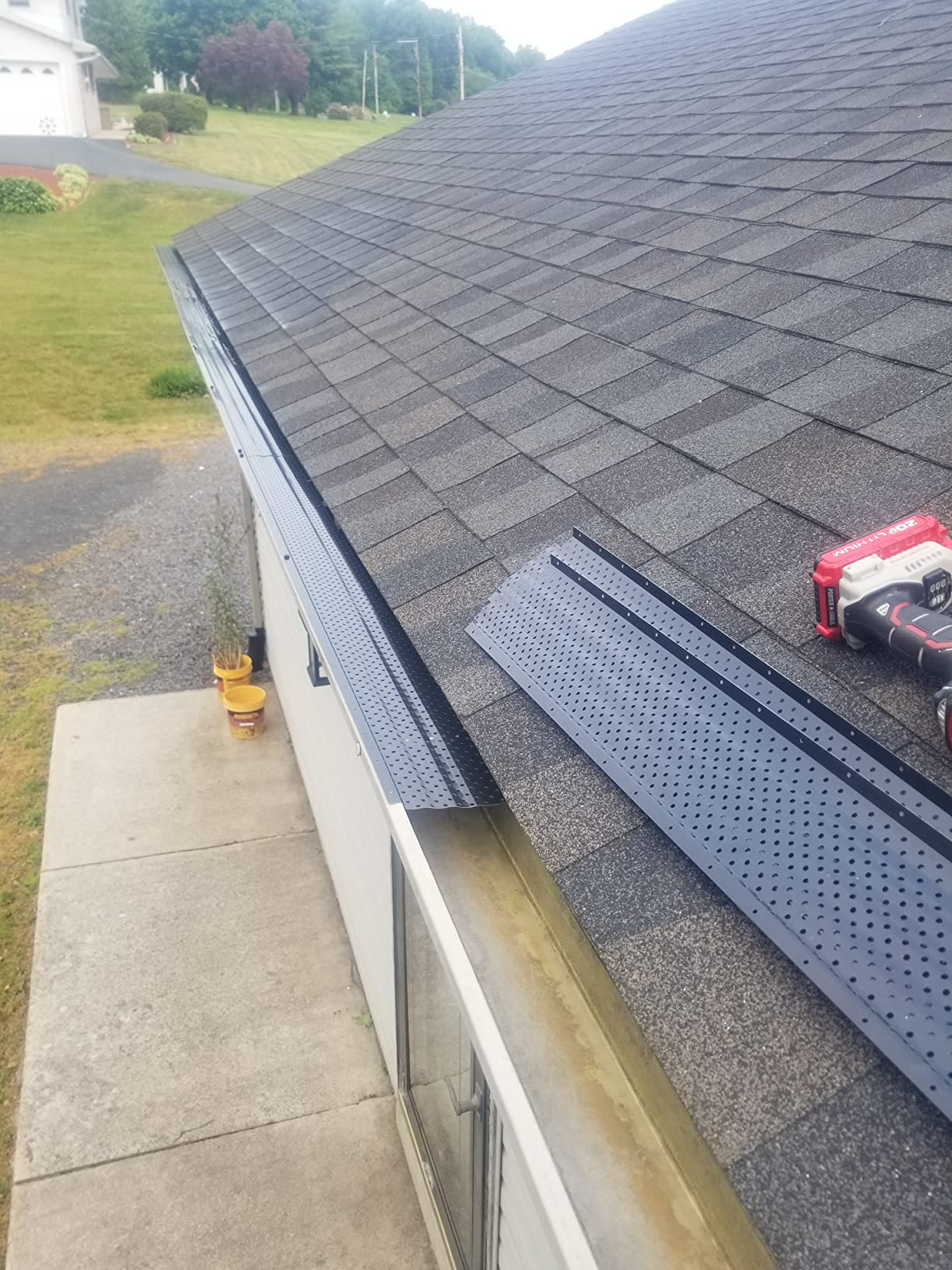 LeafTEK Heavy-Duty Aluminum Gutter Guard System - Contractor-Trusted Leaf & Debris Protection - DIY Install Kit with Screws & Driver - Made in USA - Fits 5