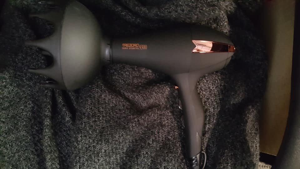 TREZORO Professional Hair Dryer, Ionic Ceramic Tourmaline Technology, 2000W Fast Quiet Drying, with Narrow & Wide Concentrator Nozzles, 3 Heat & 2 Speed Settings, Cool Shot Button, Black customer photo 1
