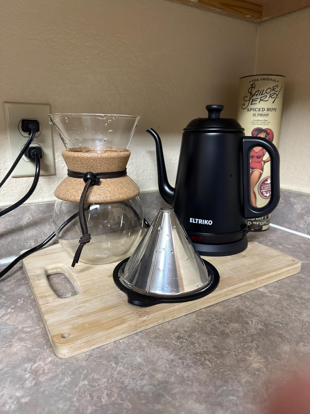 Bodum 34oz Pour Over Coffee Maker, High-Heat Borosilicate Glass with Reusable Stainless Steel Filter and Cork Grip - Made in Portugal customer photo 1