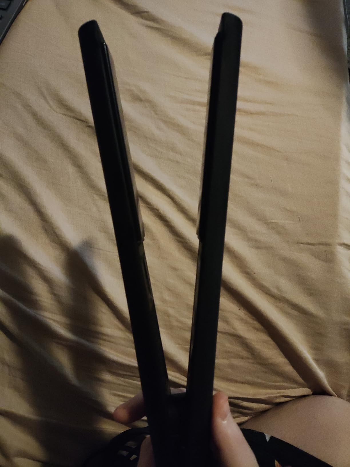 HOT TOOLS Black Gold Ionic 1 1/4 Inch Flat Iron, Use as Straightener for Sleek Straight Hair or Use Rounded Edges for Shiny Curls and Waves, Stylist-Preferred customer photo 2