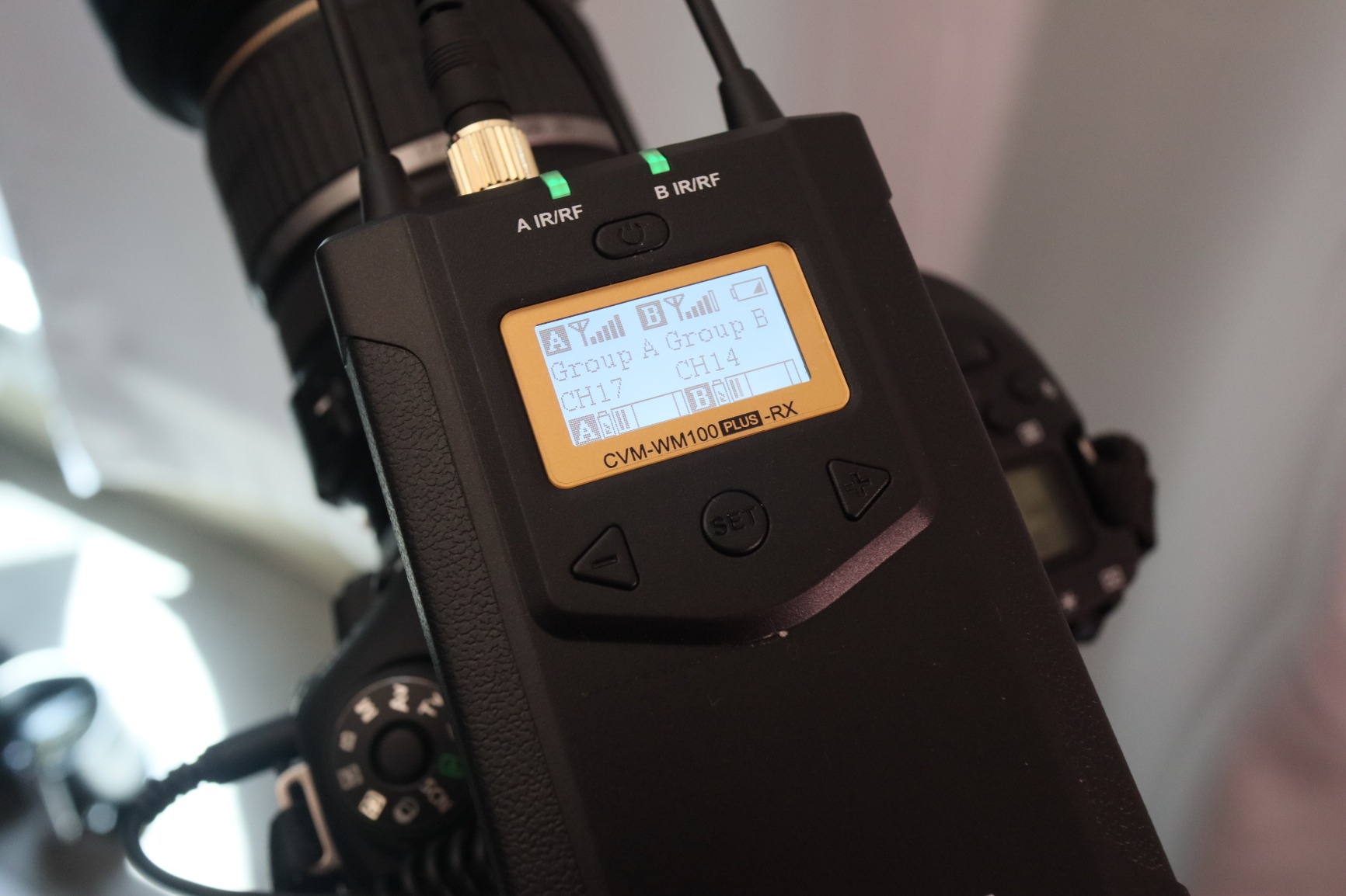 Comica CVM-WM100PLUS - Wireless Microphone System for Cameras, Camcorders, Smartphones, Laptops, Professional UHF Wireless Lavalier Lapel Microphone with Dual-Channel Recording, AA Batteries customer photo 2