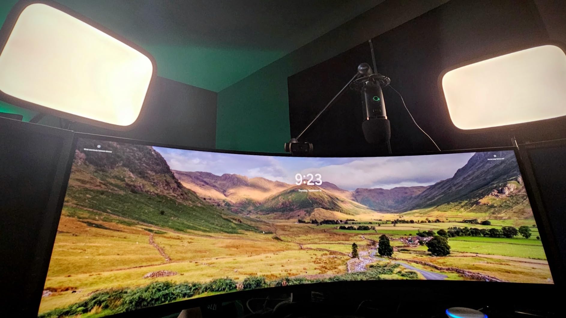 Key Light - Professional 2800 lumens Studio Light with Desk clamp for Streaming, Recording and Video Conferencing, Temperature and Brightness app-Adjustable on Mac, PC, iOS, Android customer photo 1