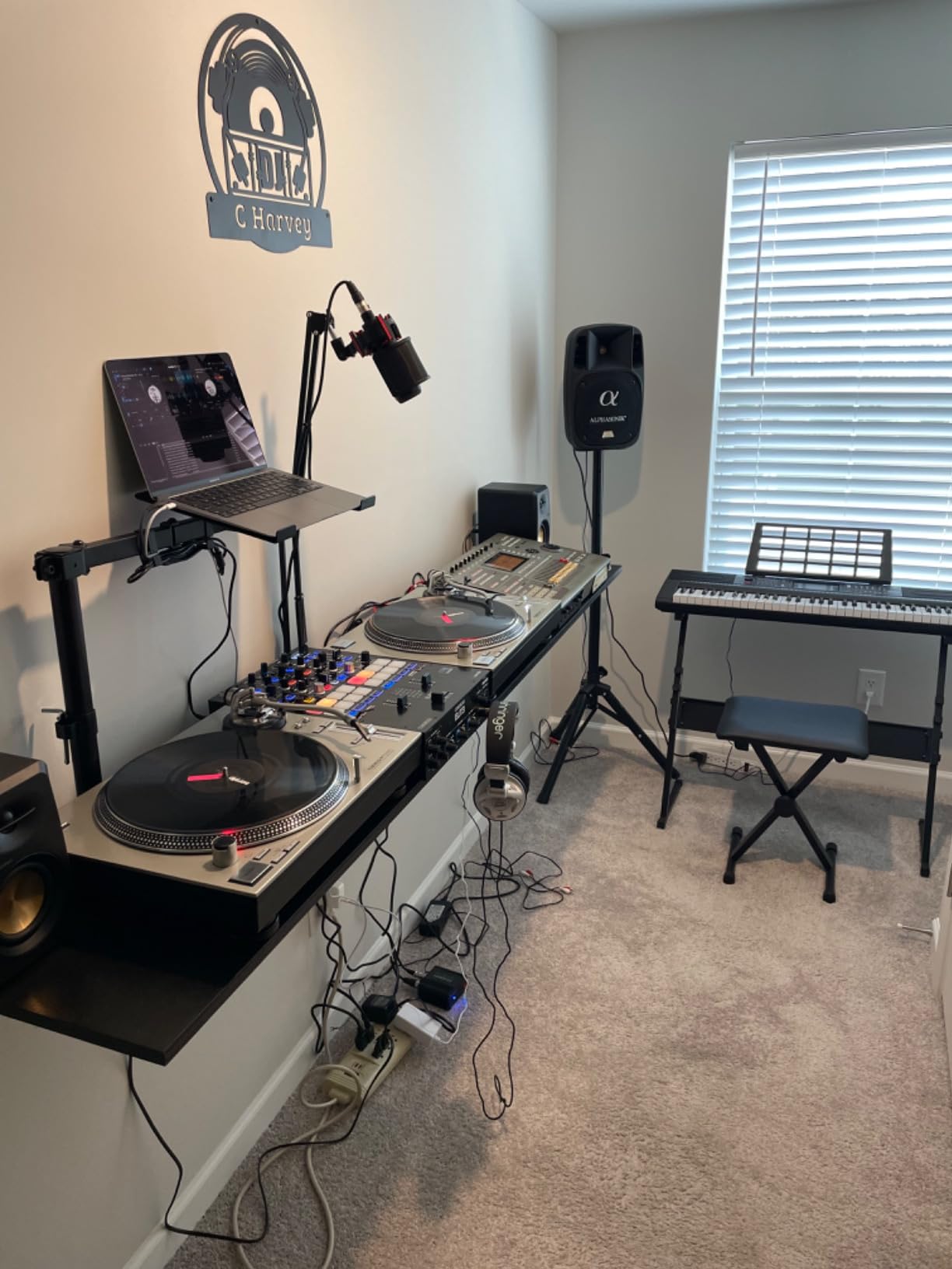 Reloop Elite High Performance DVS Mixer for Serato customer photo 1