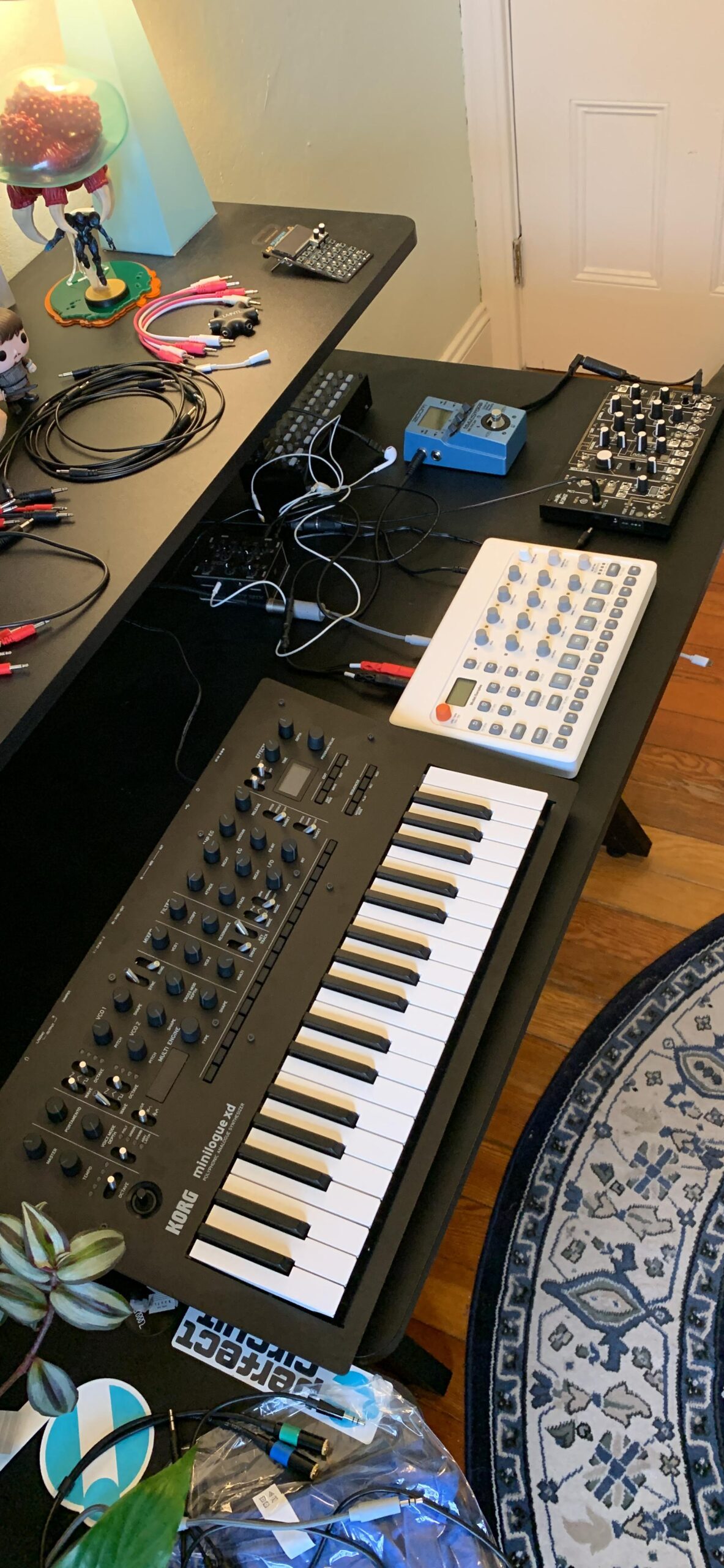Korg minilogue xd 37-key Polyphonic Analog Synththesizer w/ 16-step Sequencer, 4 Voices and OLED Oscilloscope customer photo 2