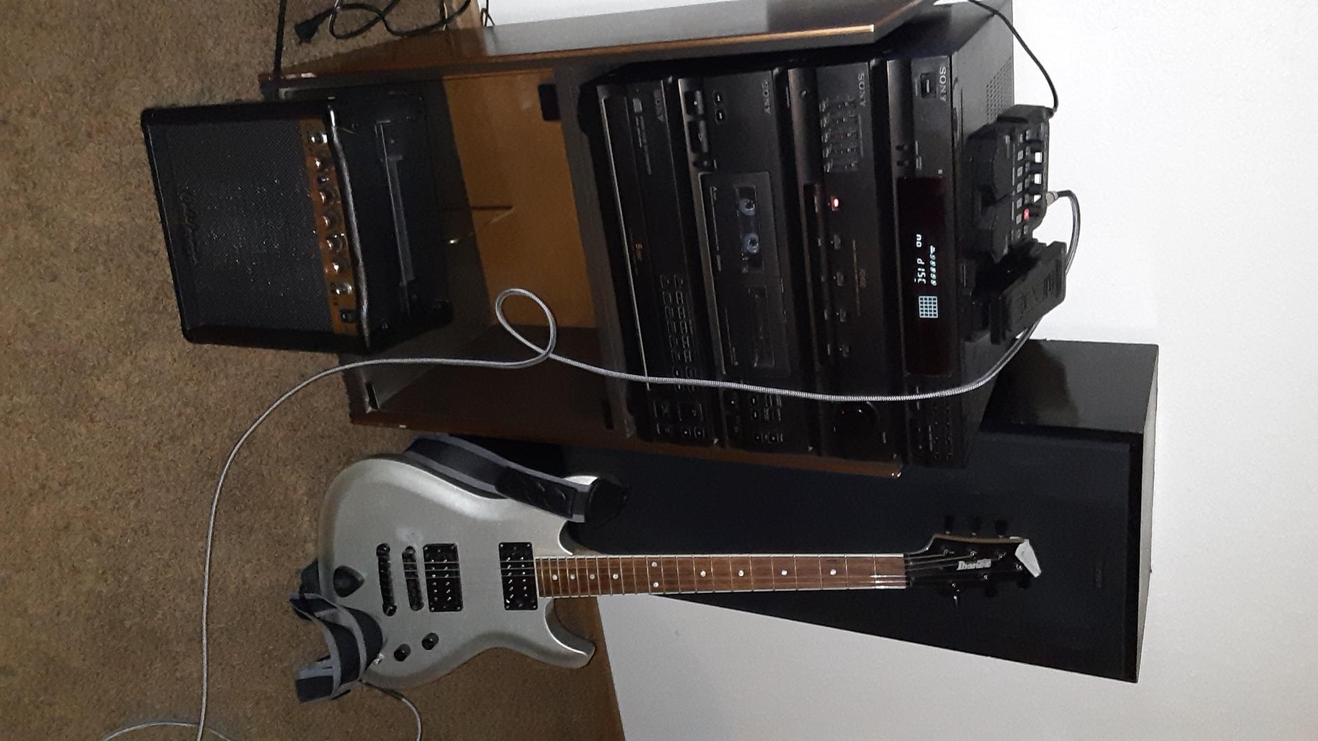 Zoom G1X FOUR Guitar Multi-Effects Processor with Expression Pedal, 70+ Effects & Amp Modeling, Looper, Rhythm Section, Tuner, Battery Powered customer photo 1