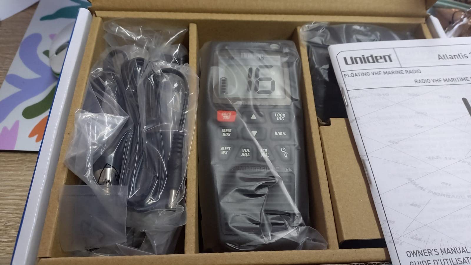 Uniden Atlantis 275 Handheld Two-Way VHF Marine Radio, Floating IPX8 Submersible Waterproof, Large Dual-Color Screen, 6-Watt, All USA/International/Canadian Marine Channels, NOAA Weather Alerts customer photo 2