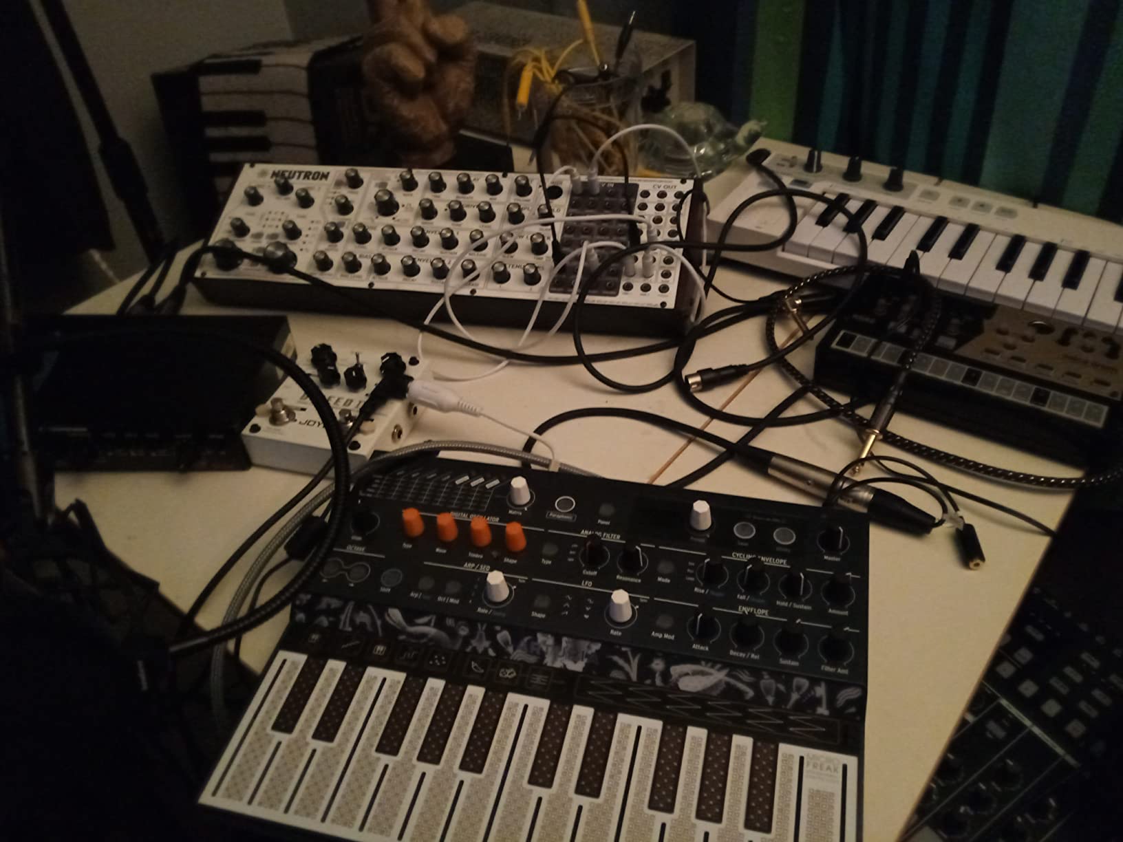 Arturia - MicroFreak Synthesizer Keyboard - 25-Key Hybrid Synth with PCB Keyboard, Wavetable & Digital Oscillators, Analog Filters customer photo 1