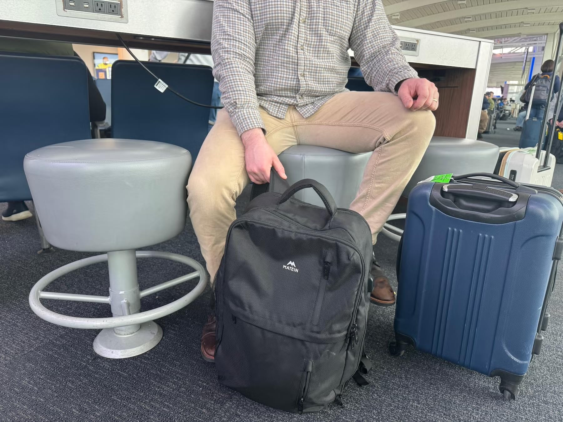 MATEIN Carry on Backpack, 40L Flight Approved Large Travel Laptop Backpack, 17 Inch Water Resistant Luggage Computer Daypack College Weekender Overnight Bag for Men & Women, Black customer photo 1