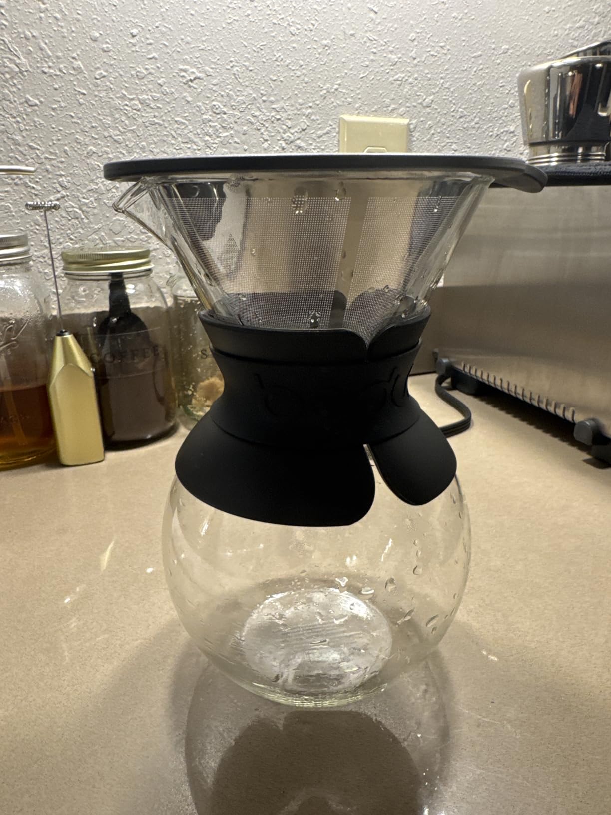 Bodum 34oz Pour Over Coffee Maker, High-Heat Borosilicate Glass with Reusable Stainless Steel Filter and Black Band Grip - Made in Portugal customer photo 1