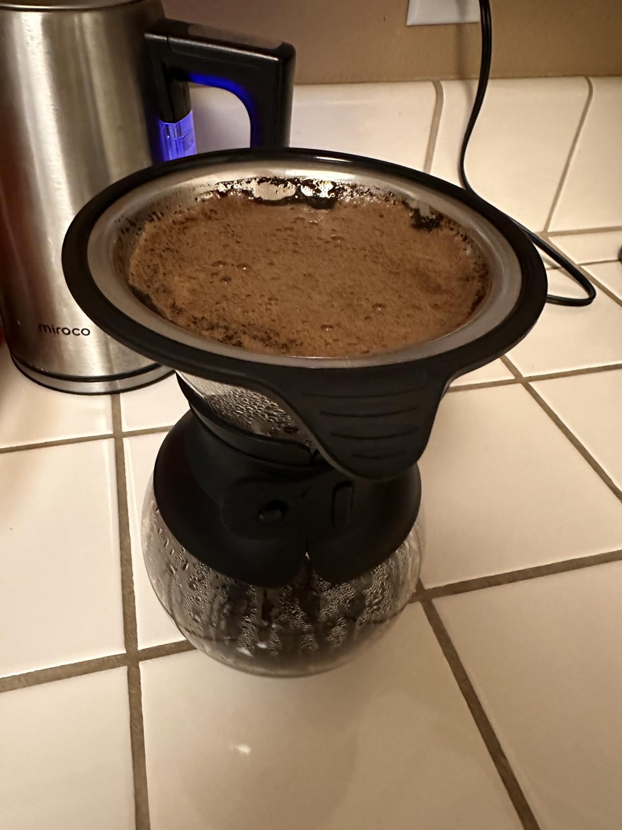 Bodum 34oz Pour Over Coffee Maker, High-Heat Borosilicate Glass with Reusable Stainless Steel Filter and Black Band Grip - Made in Portugal customer photo 2