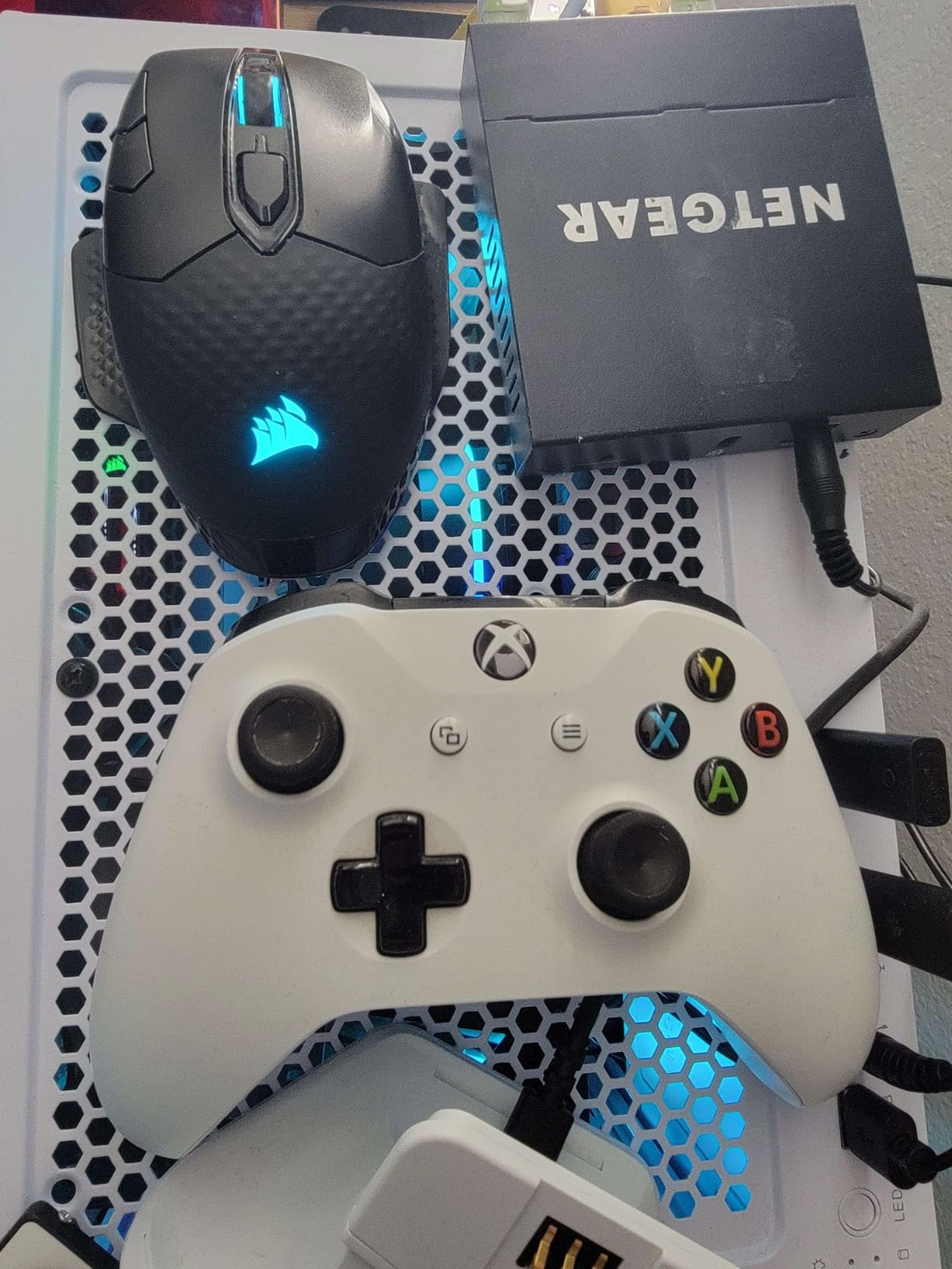 NETGEAR 5-Port Gigabit Ethernet Easy Smart Managed Essentials Switch GS305E - Desktop or Wall Mount, Home Network Hub, Office Ethernet Splitter customer photo 1