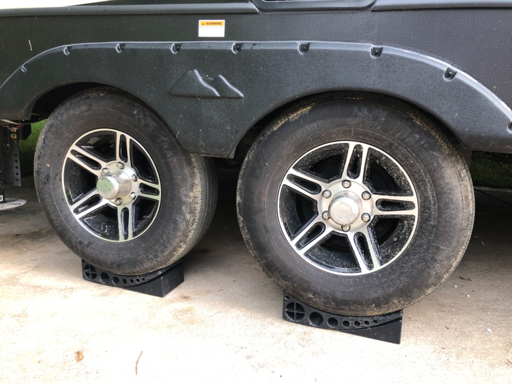 Beech Lane Camper Leveler 2 Pack with Carrying Bag - Precise Camper Leveling, Includes Two Curved Levelers, Two Chocks, Two Rubber Grip Mats customer photo 2