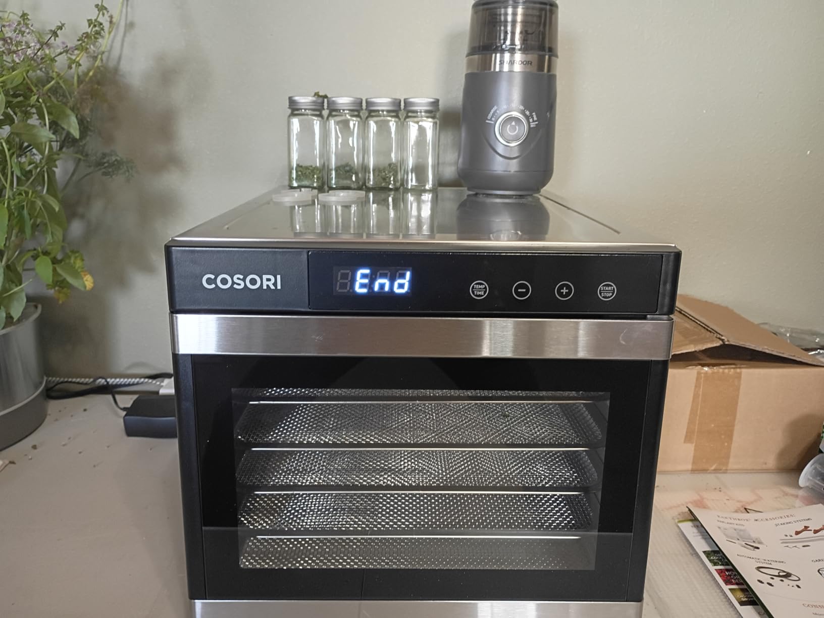 COSORI Food Dehydrator, Bigger Than 7 Trays with Large 6.5 ft² Drying Space, Stainless Steel Trays, 600W Faster Drying, 165°F Dehydrated Dryer for Jerky, Dog Treats, Herbs, Meat, Fruit, Yogurt, Silver customer photo 1