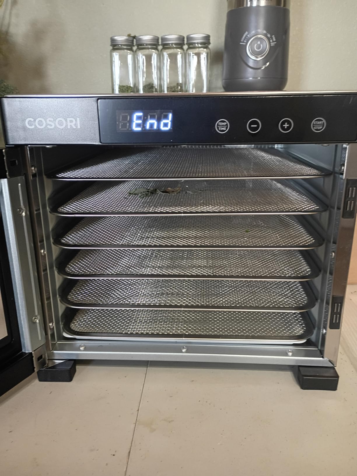 COSORI Food Dehydrator, Bigger Than 7 Trays with Large 6.5 ft² Drying Space, Stainless Steel Trays, 600W Faster Drying, 165°F Dehydrated Dryer for Jerky, Dog Treats, Herbs, Meat, Fruit, Yogurt, Silver customer photo 2