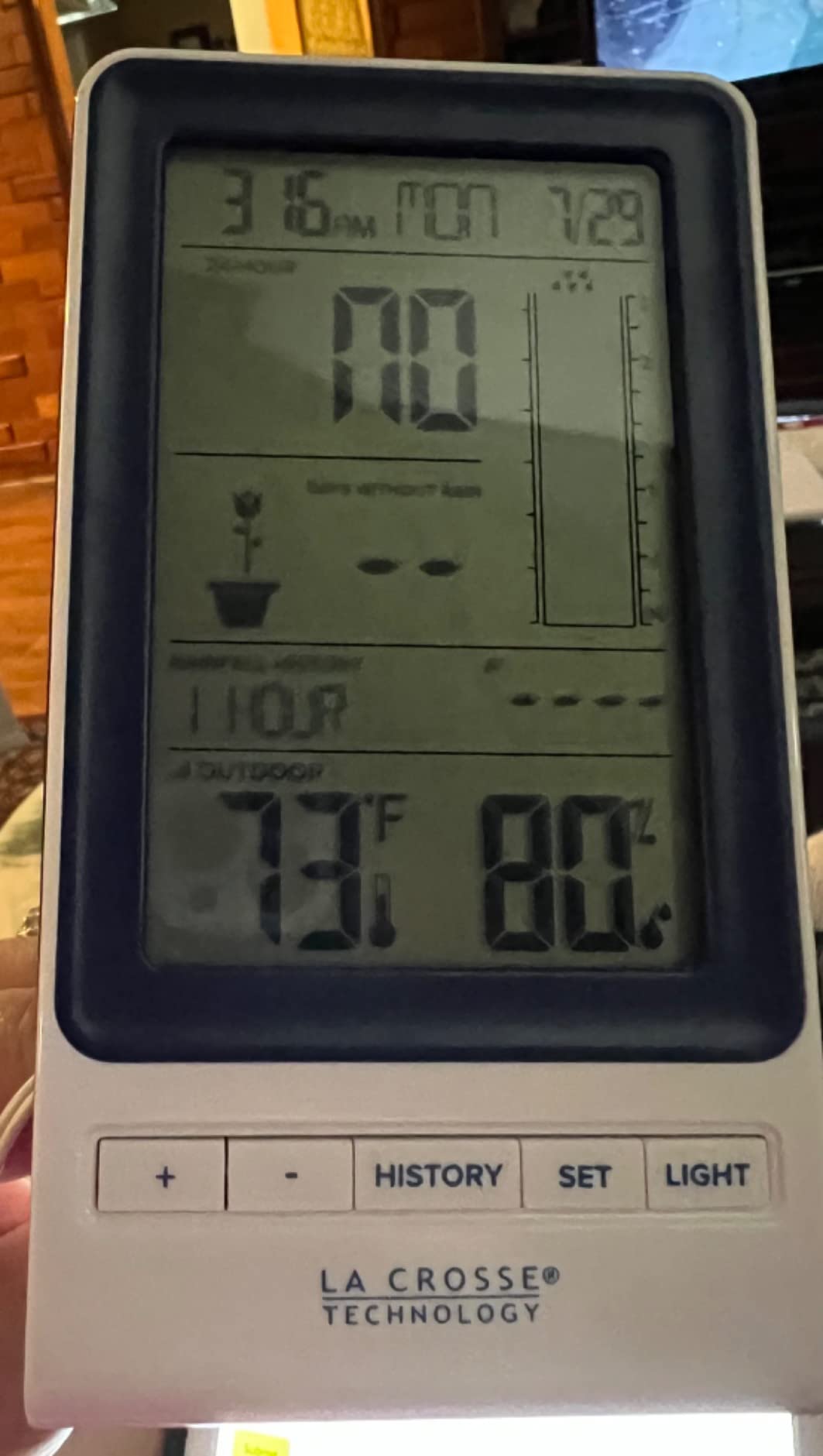 La Crosse Technology 724-1415BL Wireless Rain Station with Temperature and Humidity customer photo 1