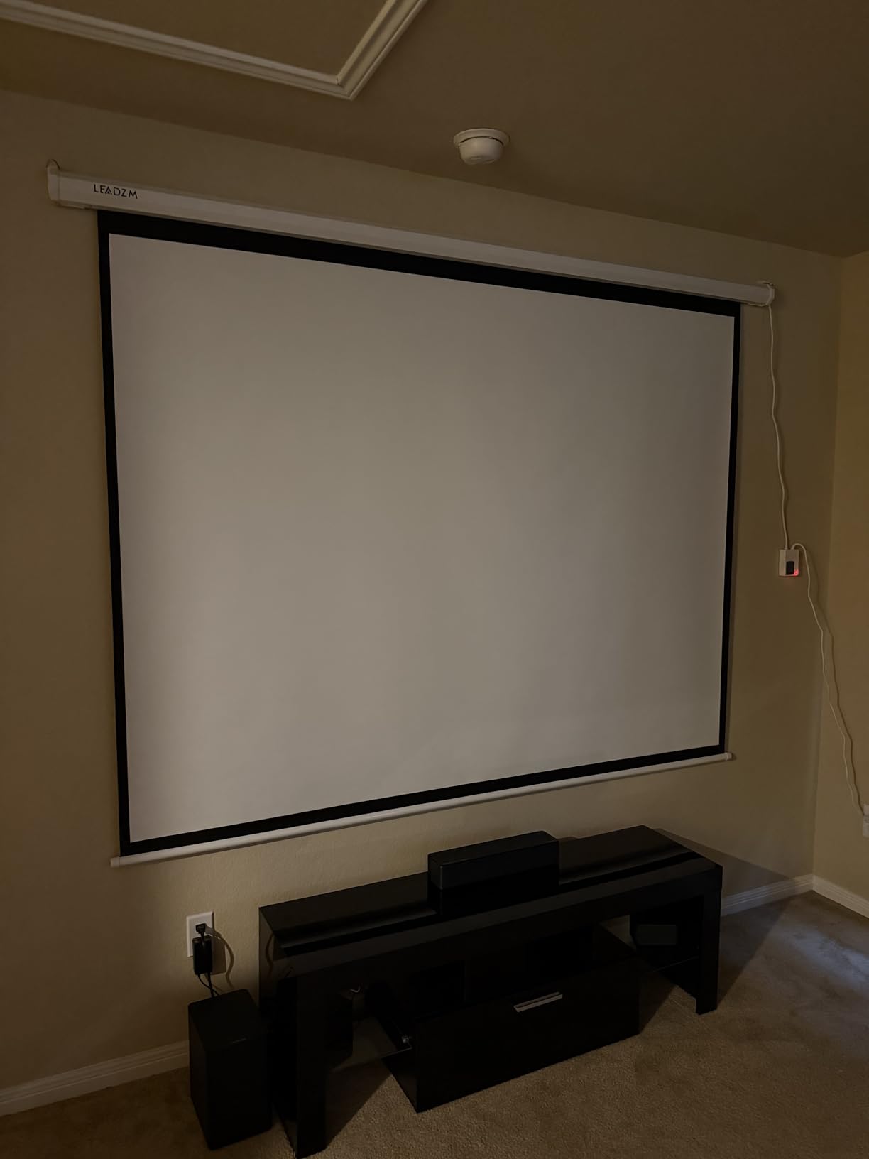 Motorized Projector Screen with Remote Control, No Wrinkles, Without Dents, HD Screen, for Home Theater Office Classroom TV Usage (92inch 16:9) customer photo 1