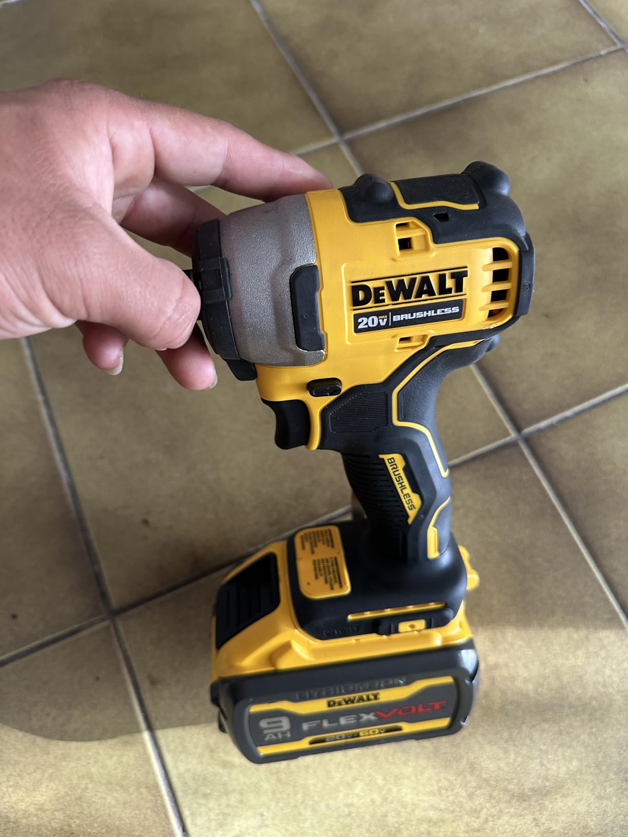 DEWALT ATOMIC 20V MAX* Impact Driver, Cordless, Compact, 1/4-Inch, Tool Only (DCF809B) customer photo 1