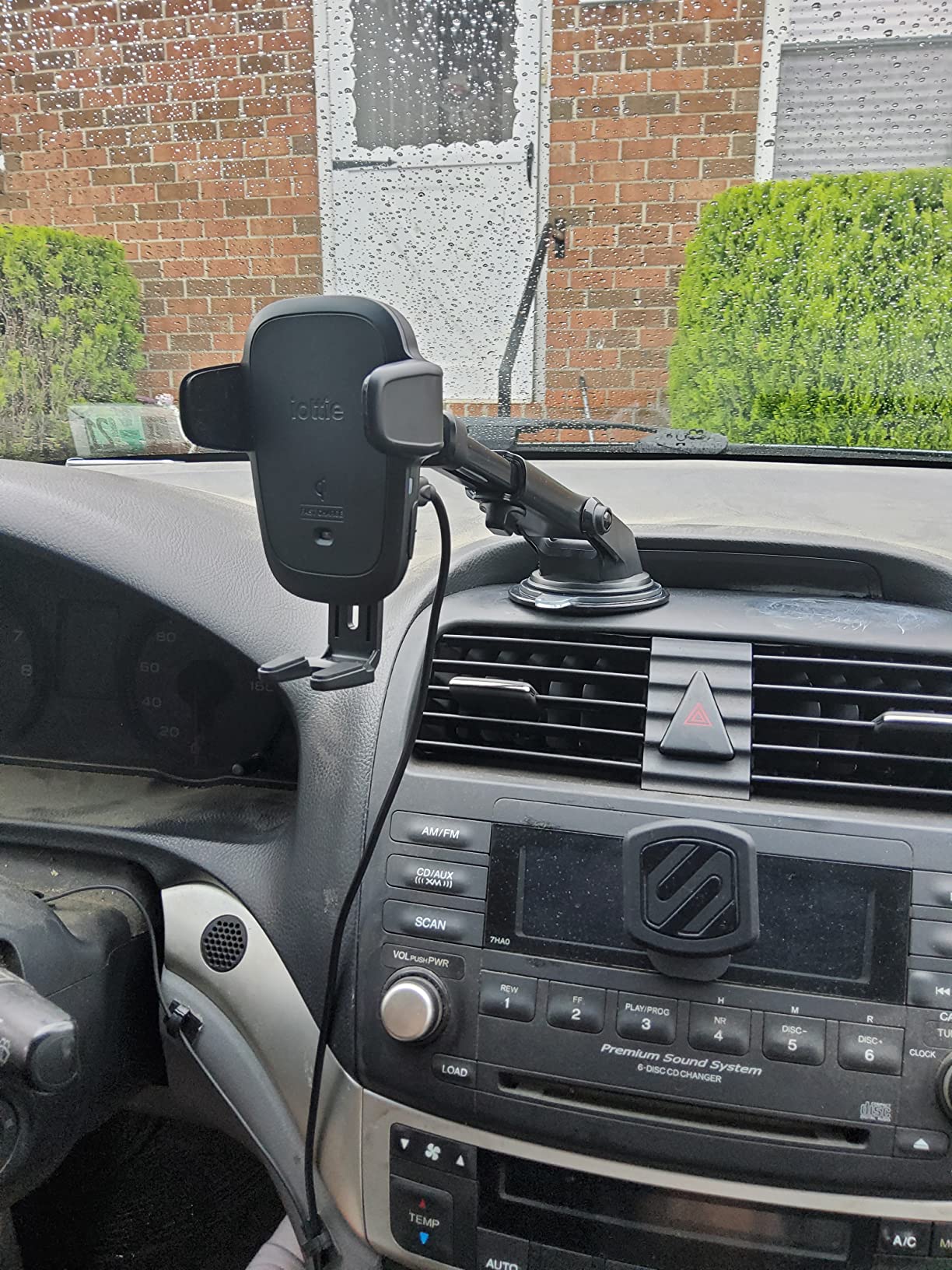 iOttie Auto Sense Qi Wireless Car Charger - Automatic Clamping Dashboard Phone Mount with Wireless Charging for iPhone, Samsung Galaxy, Google Pixel, Huawei, LG, and Other Smartphones customer photo 1