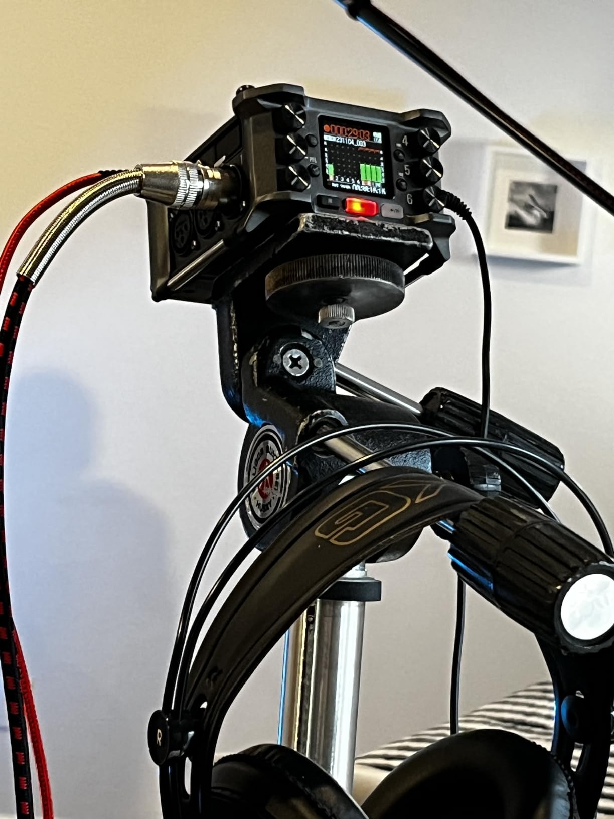 F6 Professional Field Recorder/Mixer for Filmmakers & Musicians with 6 XLR Inputs, Pro Quality Preamps, 32-Bit Float, Timecode, Battery Power, with Wireless Control customer photo 2