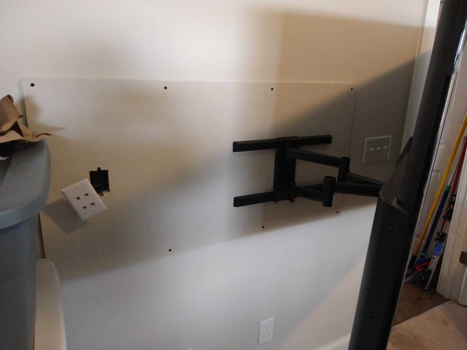 Full Motion Articulating TV Wall Mount Bracket for TVs Up to 82