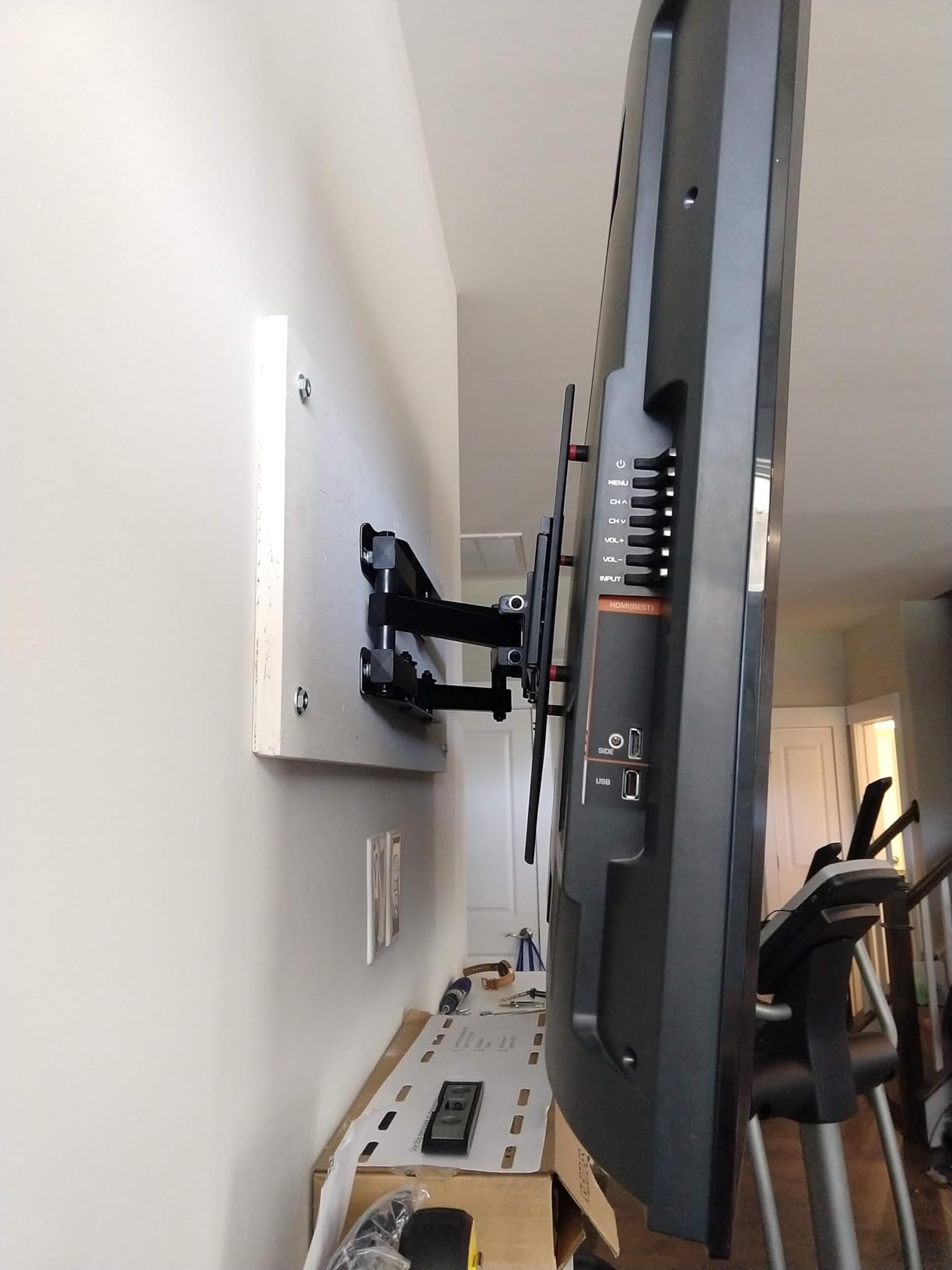 Full Motion Articulating TV Wall Mount Bracket for TVs Up to 82