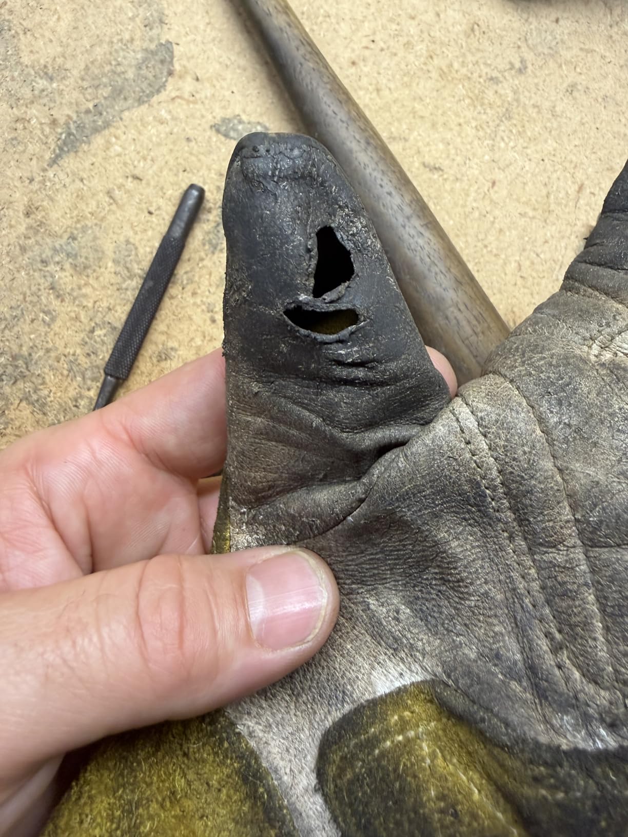Caiman Premium Goat Grain TIG/Multi-Task Welding Gloves, Split Cowhide Back, 4-Inch Extended Cuff, White/Gold, Large (1540-5) customer photo 1