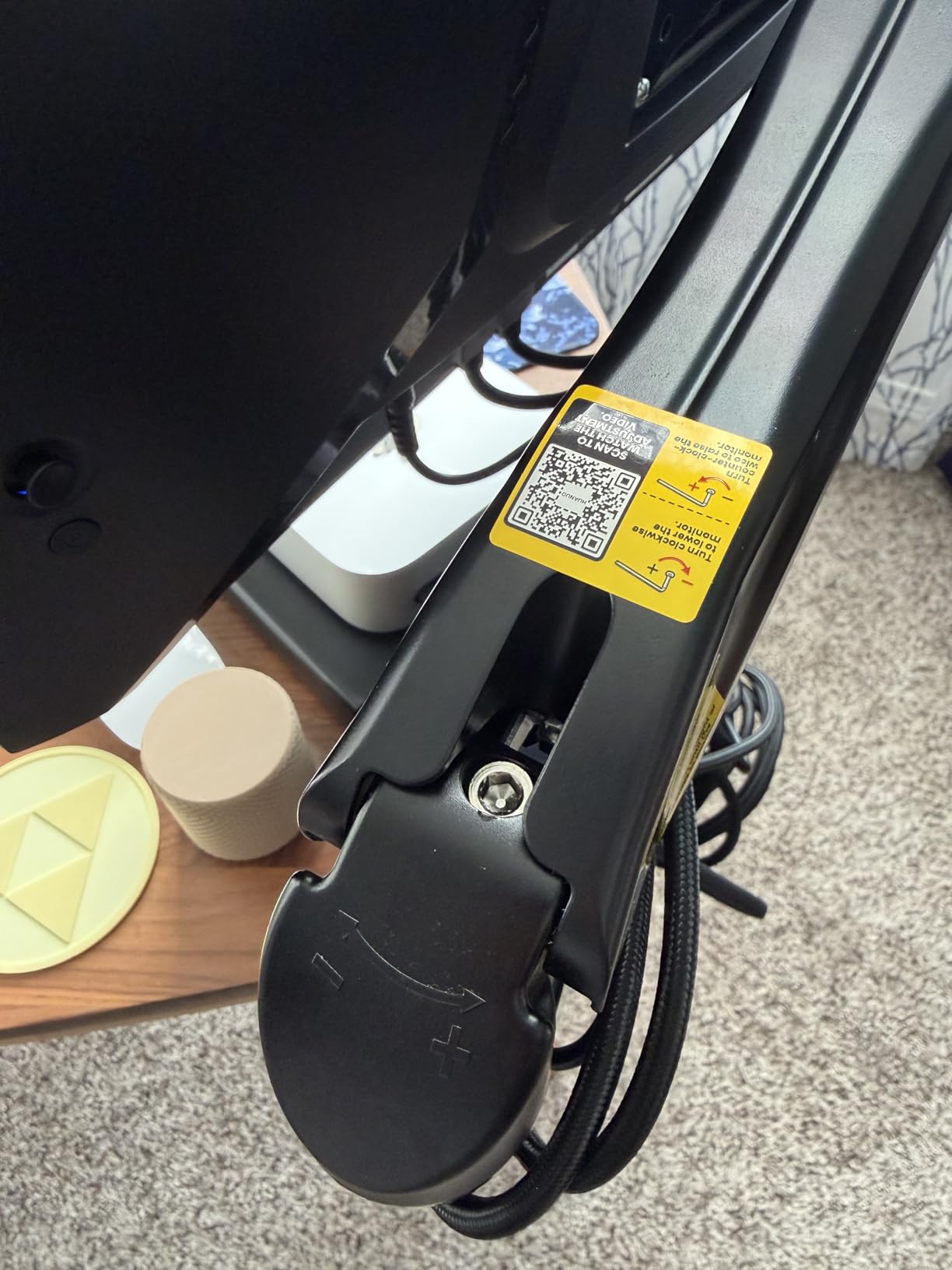 HUANUO FlowLift Single Monitor Mount, 13 to 32 Inch Monitor Arm, Adjustable Monitor Stand, Vesa Mount with Clamp and Grommet Base customer photo 1