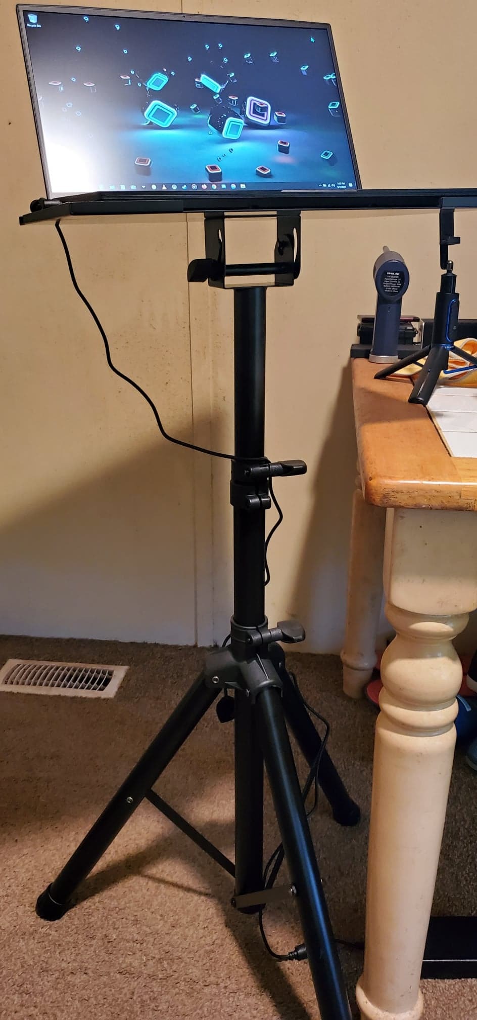 Amazon Basics Adjustable Height Portable Laptop Tripod Stand for Workstation, DJ Equipment, Projector, or Mixer customer photo 1