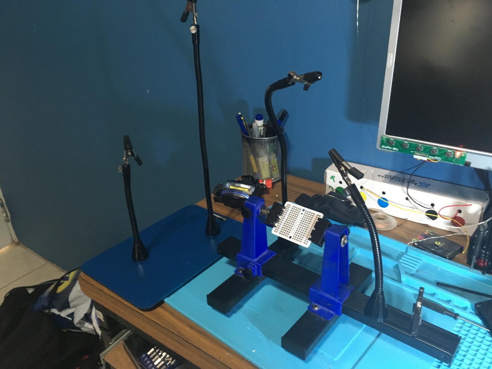 Toolour Soldering Helping Hands 6Pcs PCB Circuit Board Holder ESD Safe, Metal Magnetic Fixture Tower on the Blue Steel Base for Electronic Boards Repairing Soldering Desoldering Rework customer photo 1