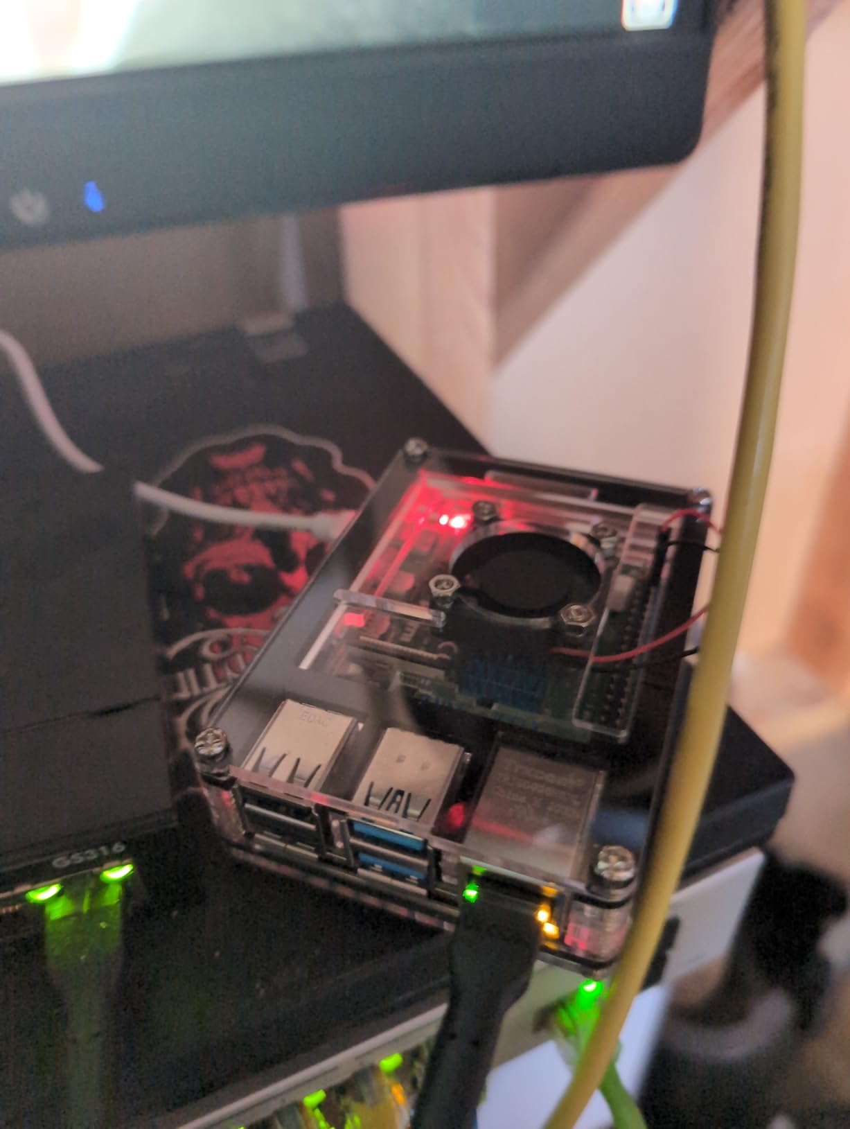 Miuzei Raspberry Pi 4 Case with Fan Cooling Pi 4B Case with 5V 3A Power Supply, 4 pcs Aluminum Heatsinks Support Pi 4 Model B 8gb/4gb (No Raspberry Pi Board) customer photo 2