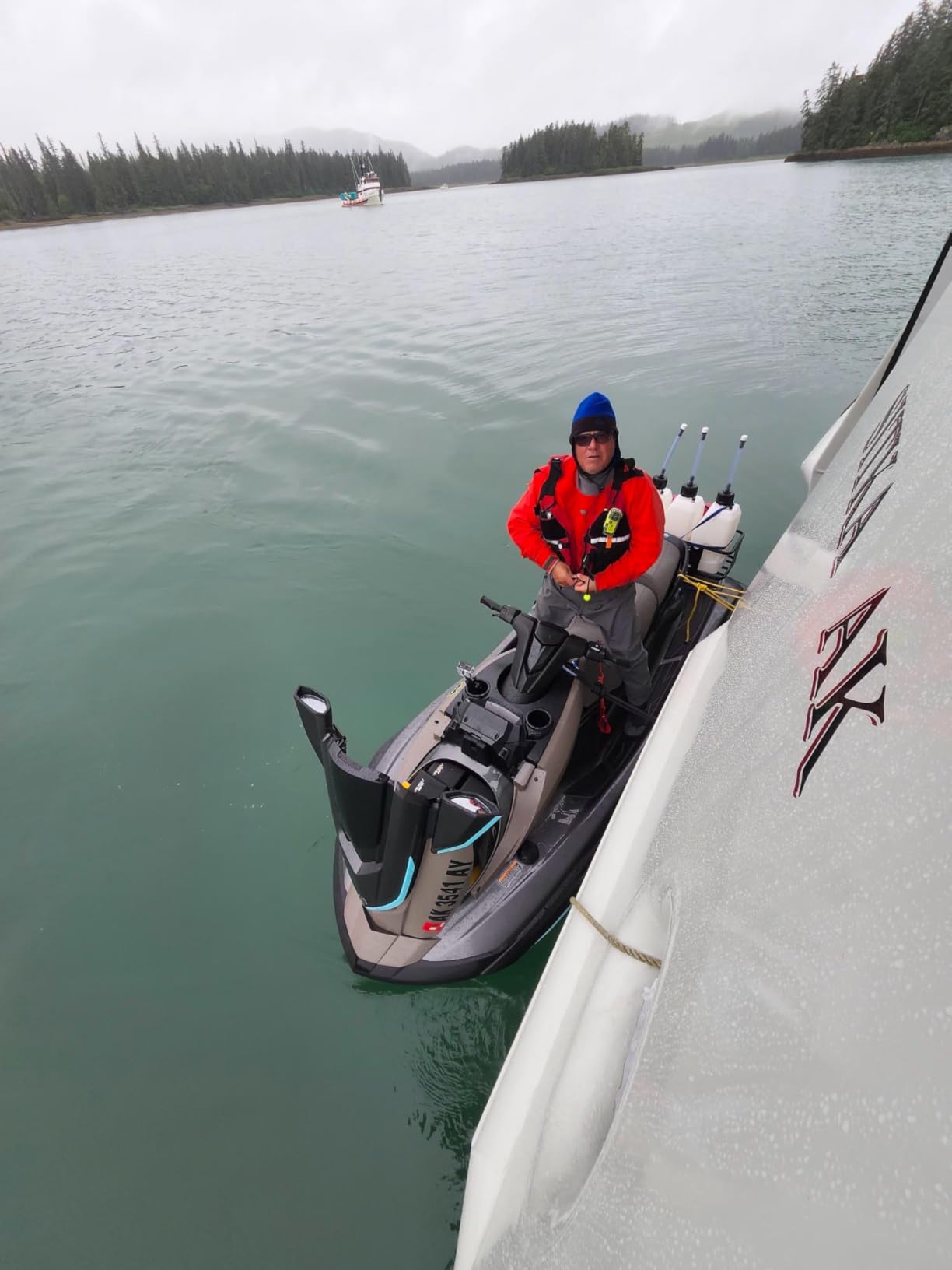 ACR ResQLink 400 - SOS Personal Locator Beacon with GPS and Global Coverage - Designed to Alert Search and Rescue Efforts for Any Outdoor Emergency customer photo 1