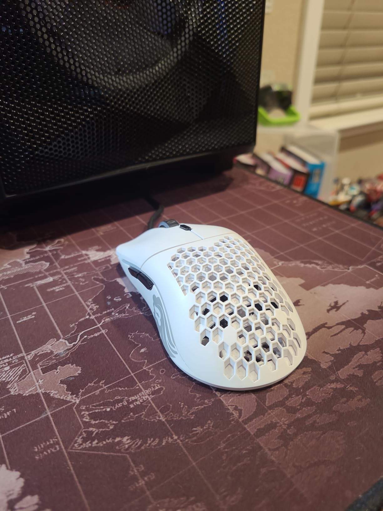 Glorious Model O- (Minus) Compact Wired Gaming Mouse - 58g Superlight Honeycomb Design, RGB, Pixart 3360 Sensor, Ambidextrous, Omron Switches - Matte White customer photo 1
